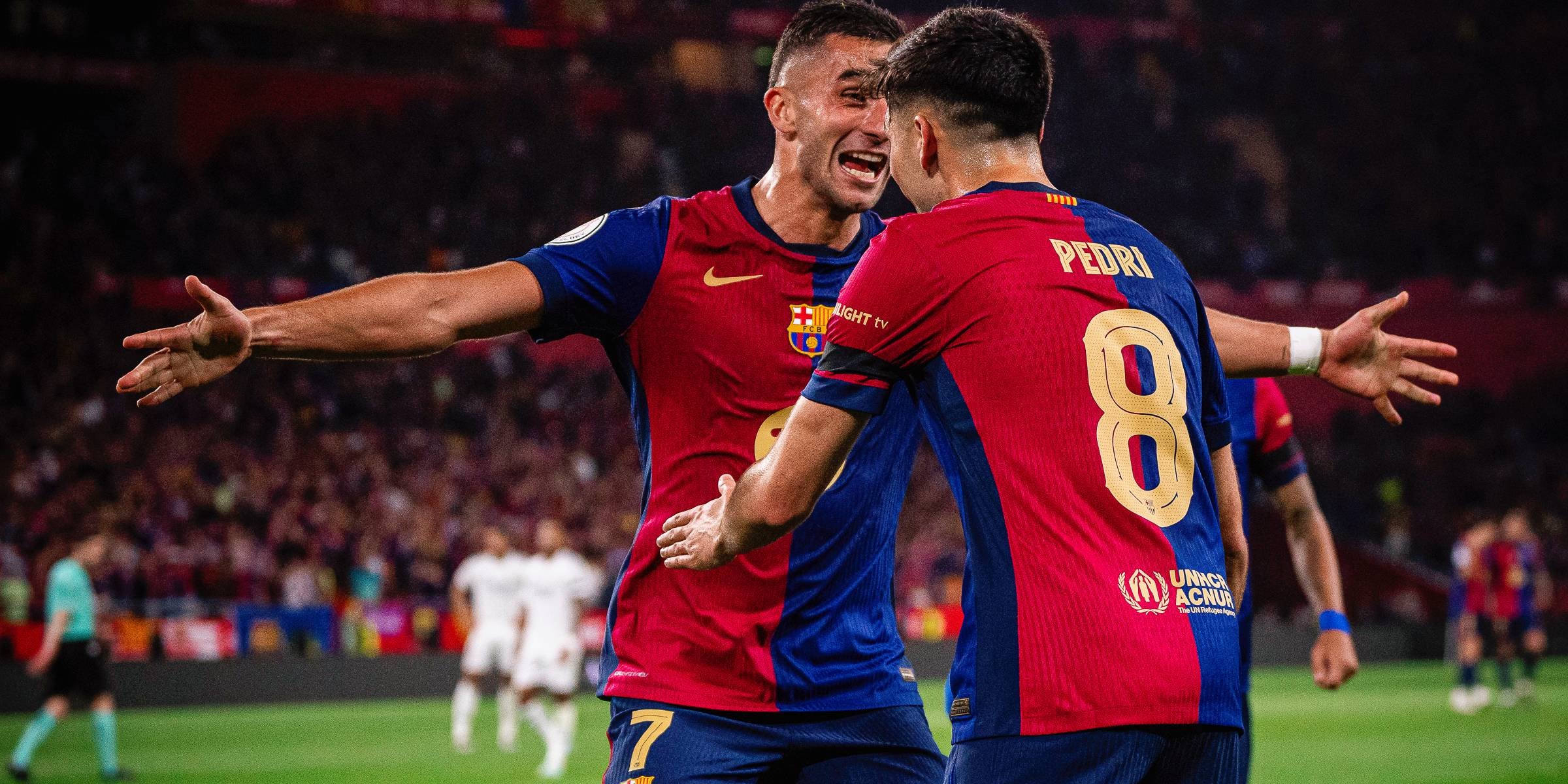 Ferran Torres i Pedri González celebren el gol del canari a la primera meitat | FC Barcelona