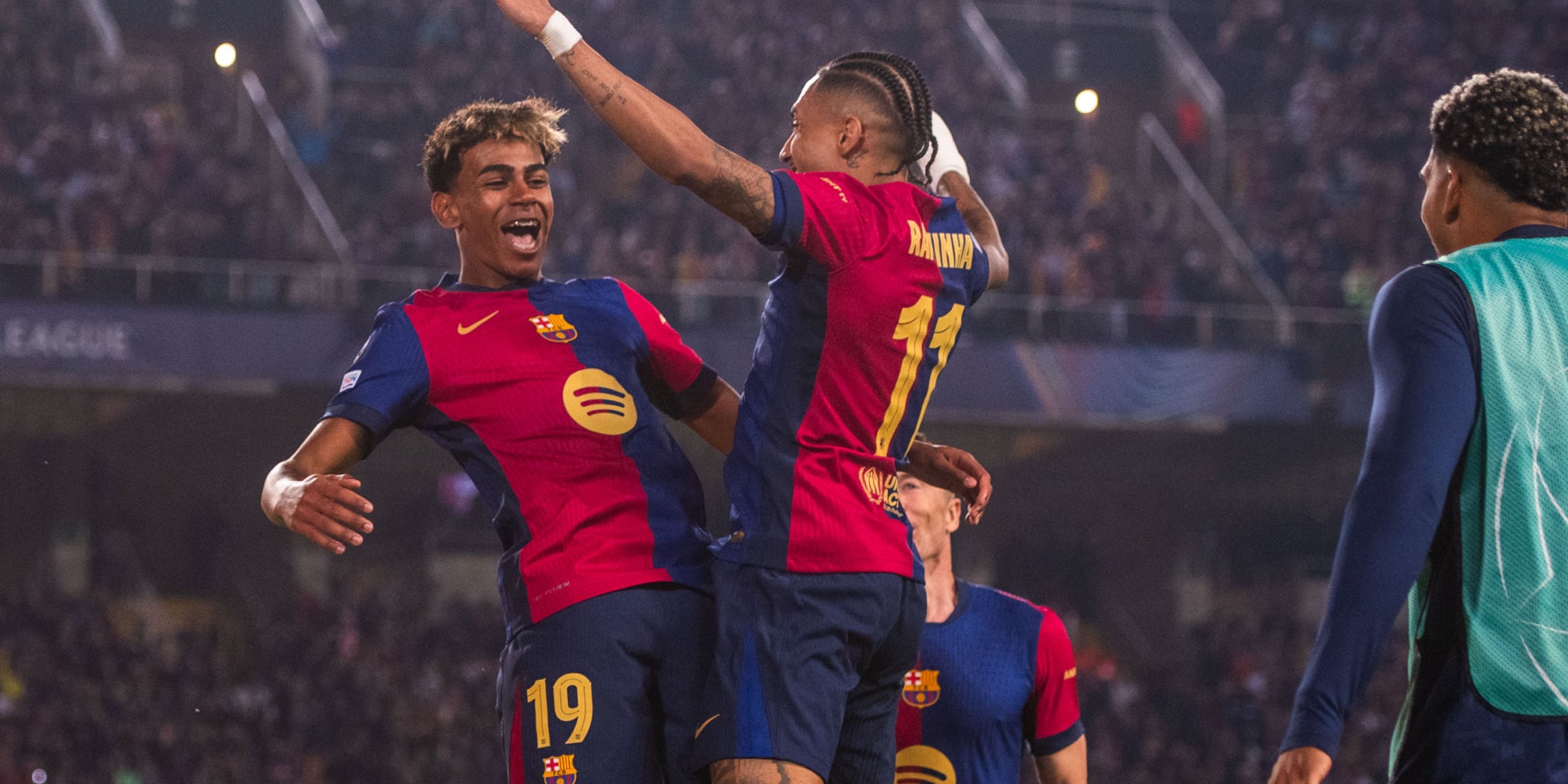 Lamine Yamal, Raphinha y Robert Lewandowski, celebrando un gol contra el Dortmund en los cuartos de la Champions | FC Barcelona