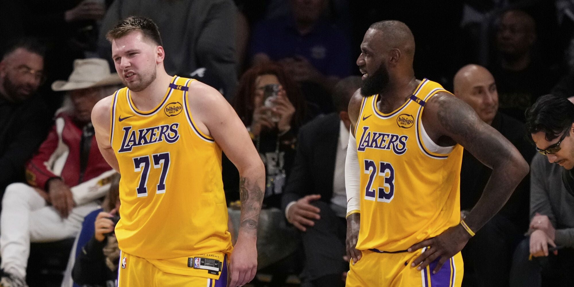 Luka Doncic i LeBron James, durant un partit amb els Lakers | @Lakers