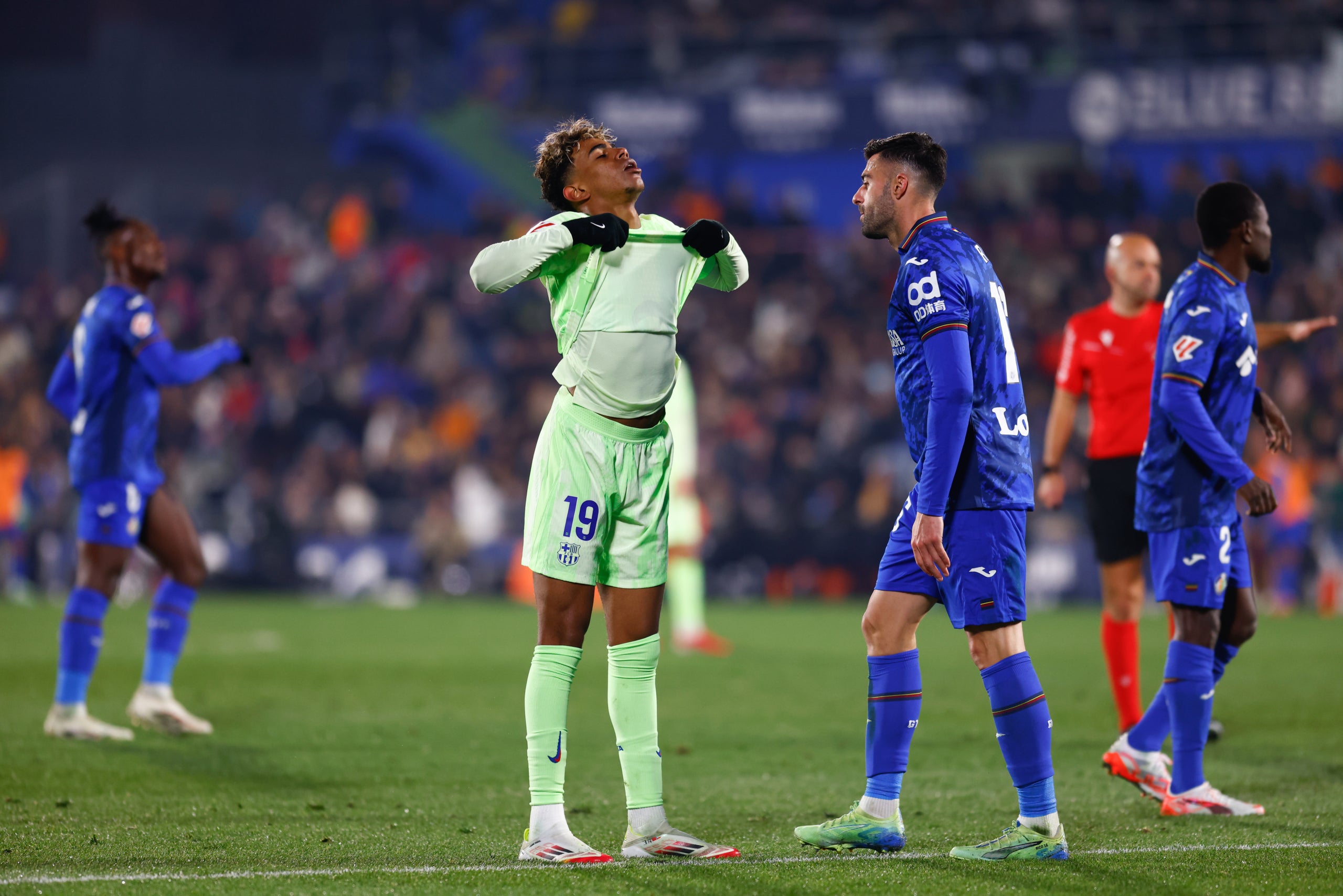 Lamine Yamal, lamentándose durante el Getafe-Barça de Liga, momento en que el Barça tocó fondo | Europa Press