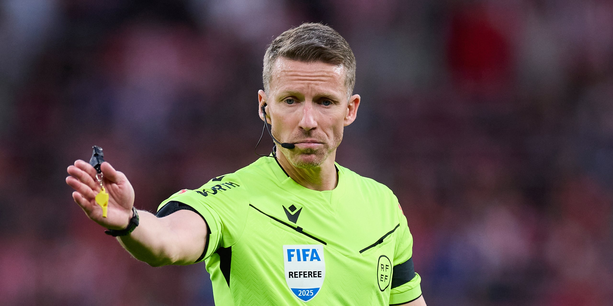 L'àrbitre Hernández Hernández, durant un partit de Lliga | Europa Press
