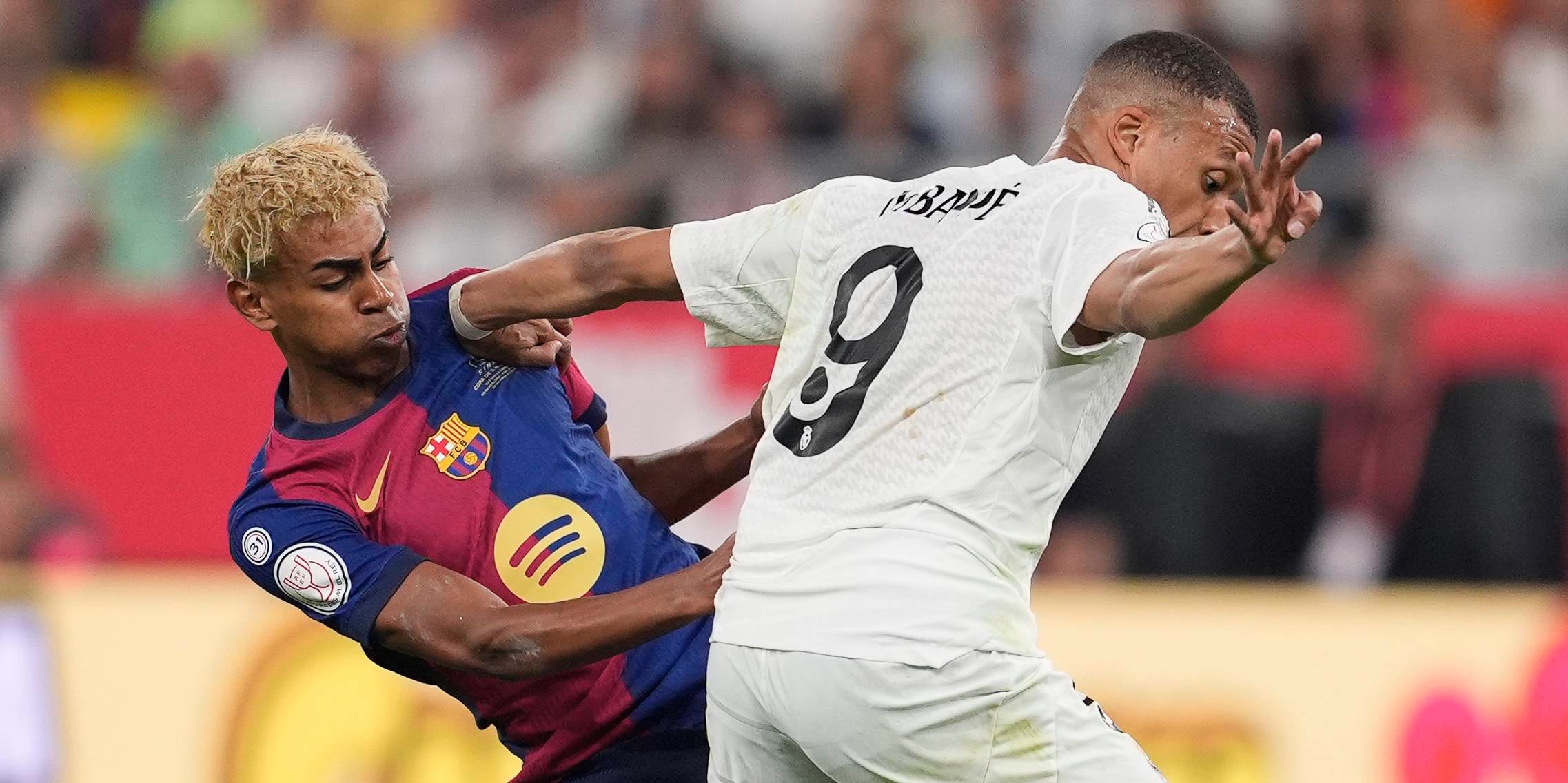 Lamine Yamal y Kylian Mbappé durante el Barça-Madrid de la final de Copa | Europa Press