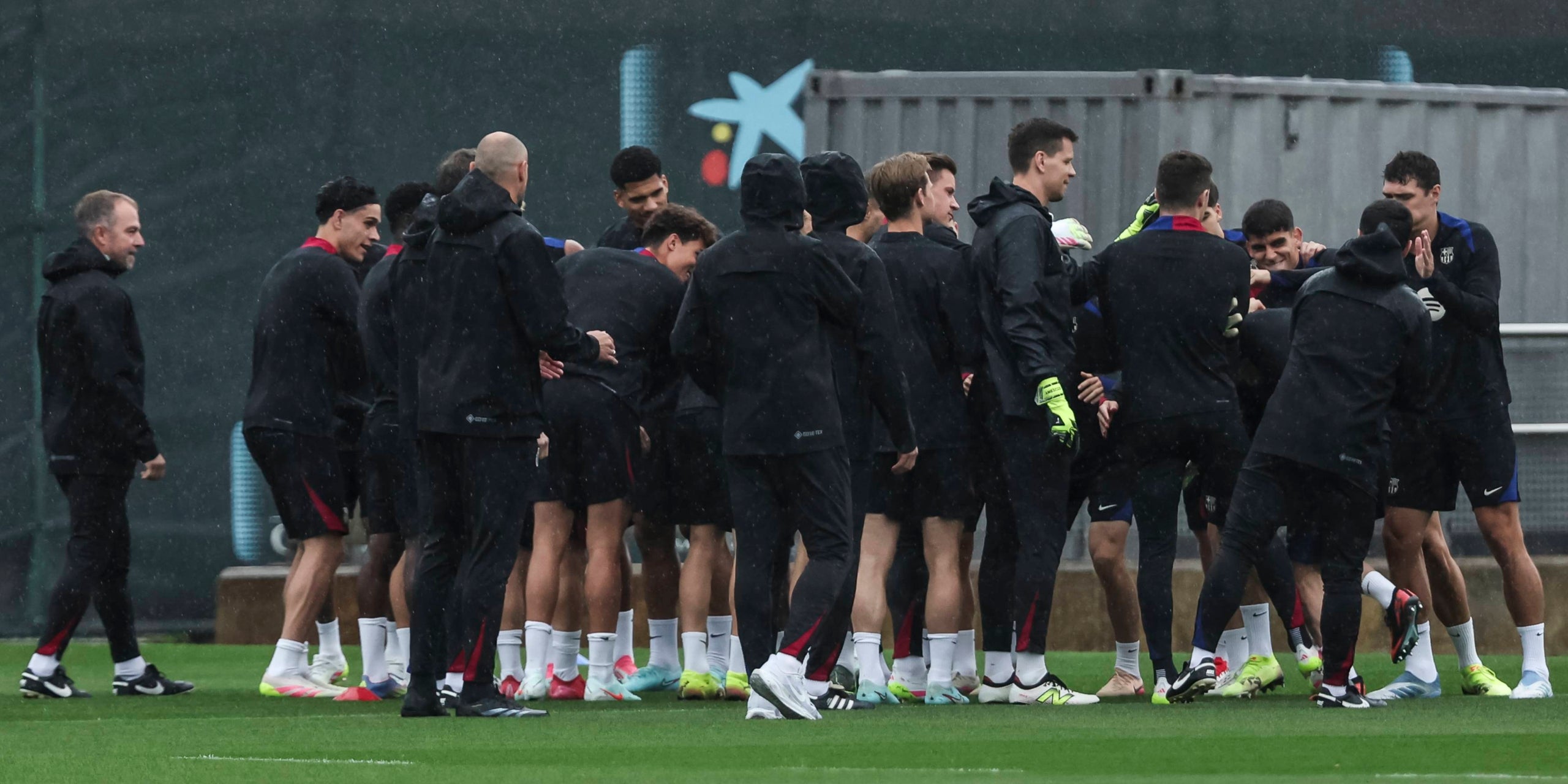 Els jugadors del Barça durant la sessió d'entrenament prèvia al partit contra el Valladolid | Europa Press