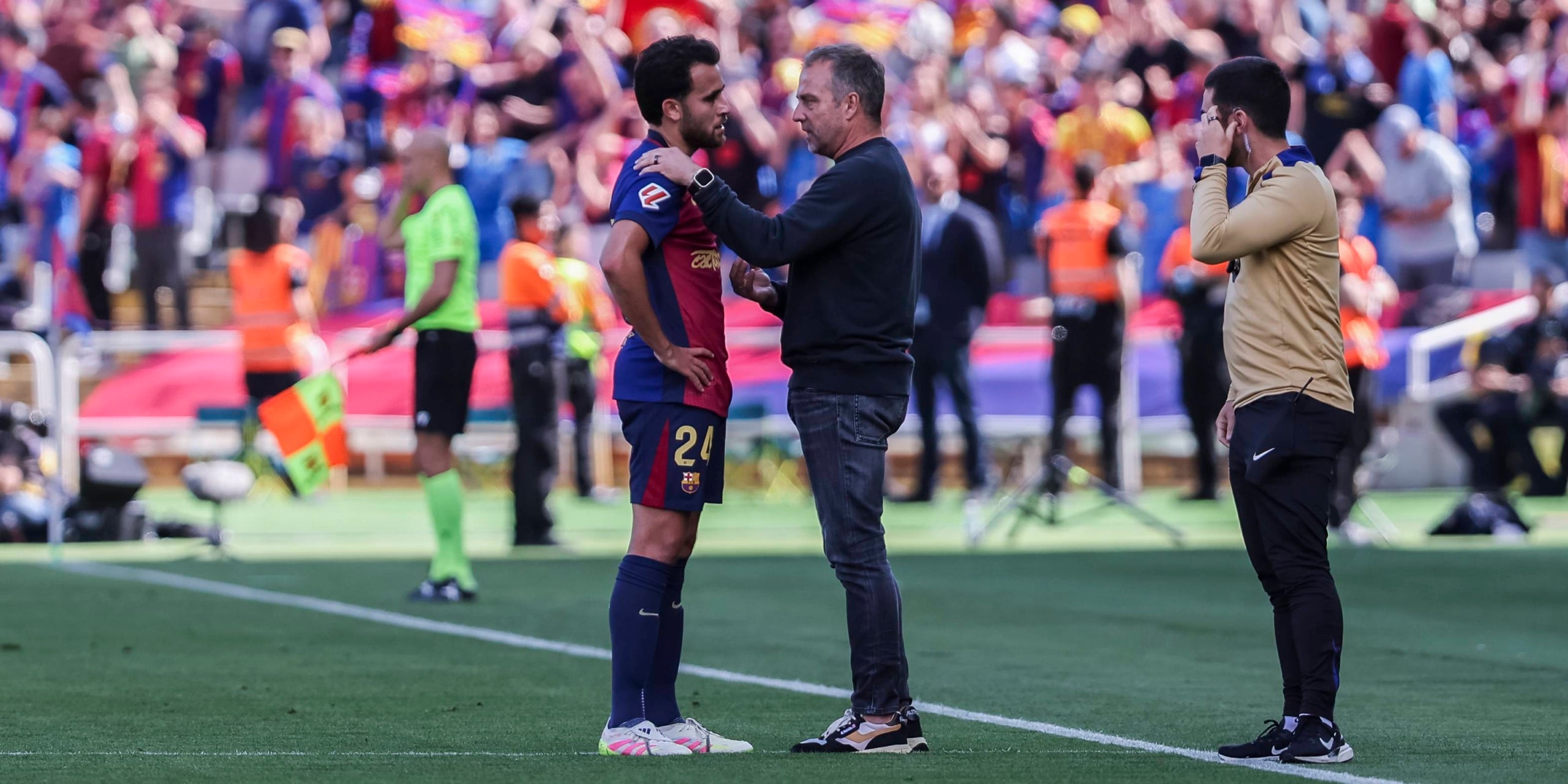 Hansi Flick y Eric Garcia durante el Barça-Madrid de Liga | Europa Press