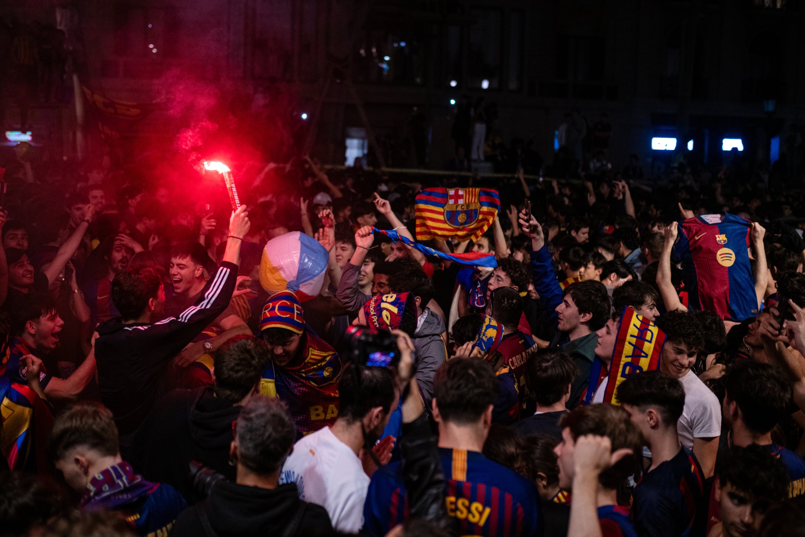 Seguidors del Barça, celebrant el títol de Lliga a Canaletes | Europa Press
