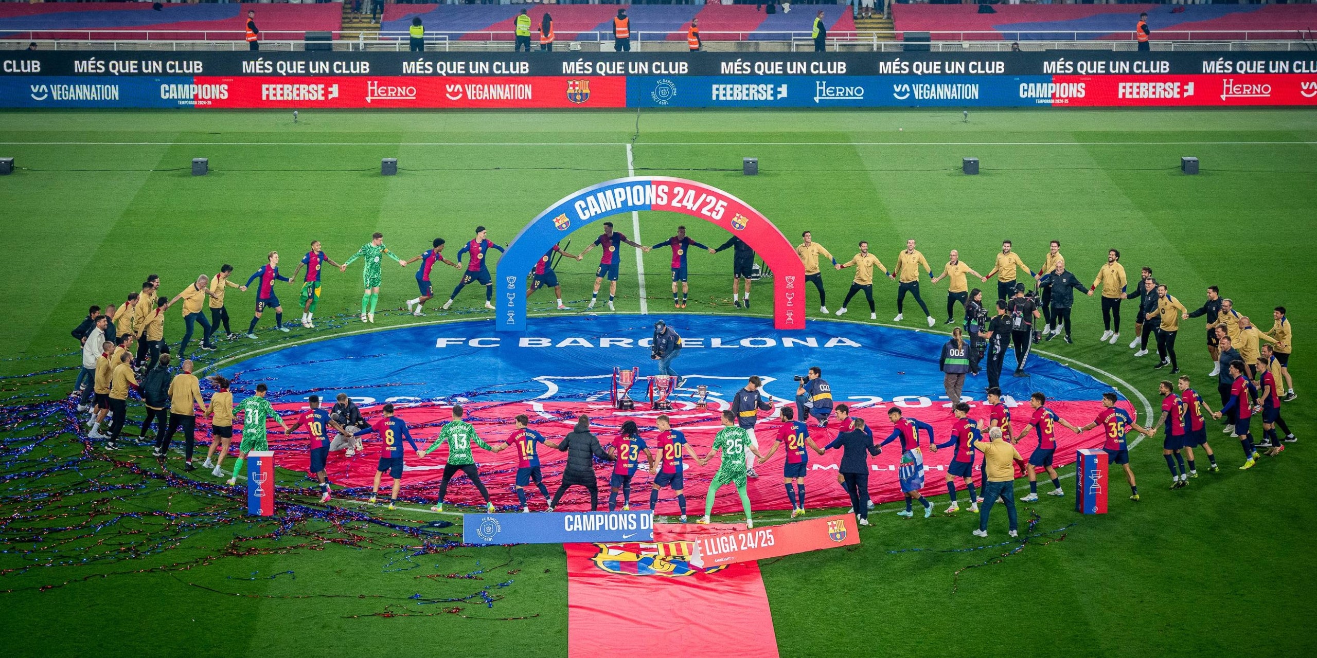 El Barça celebra la Lliga i una temporada històrica a Montjuïc | FC Barcelona