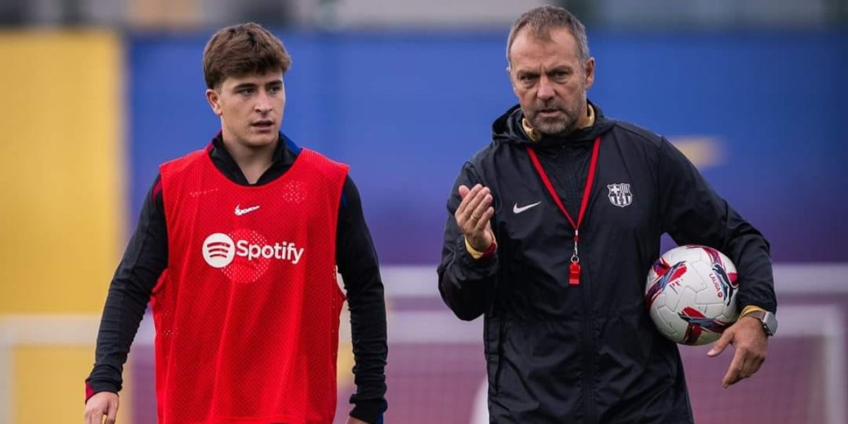 Pablo Torre i Hansi Flick, durant un entrenament del Barça | FC Barcelona