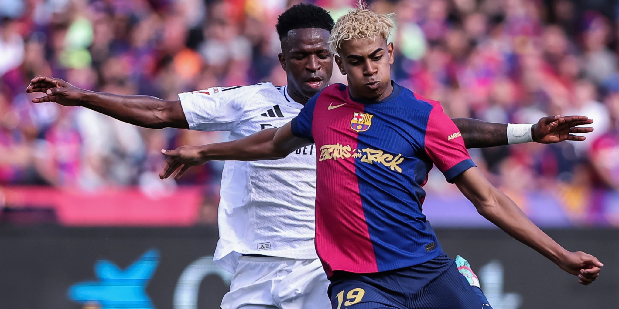 Vinicius Jr. y Lamine Yamal, durante un clásico | Europa Press