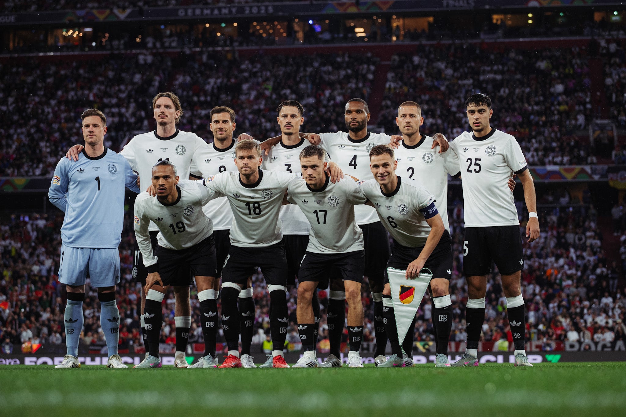Ter Stegen, a l'esquerra, titular amb la selecció alemanya | DFB