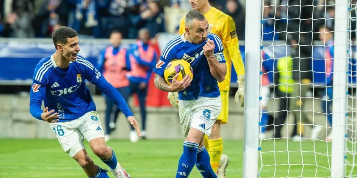 Santi Cazorla celebrant un gol amb l'Oviedo | @santicazorla