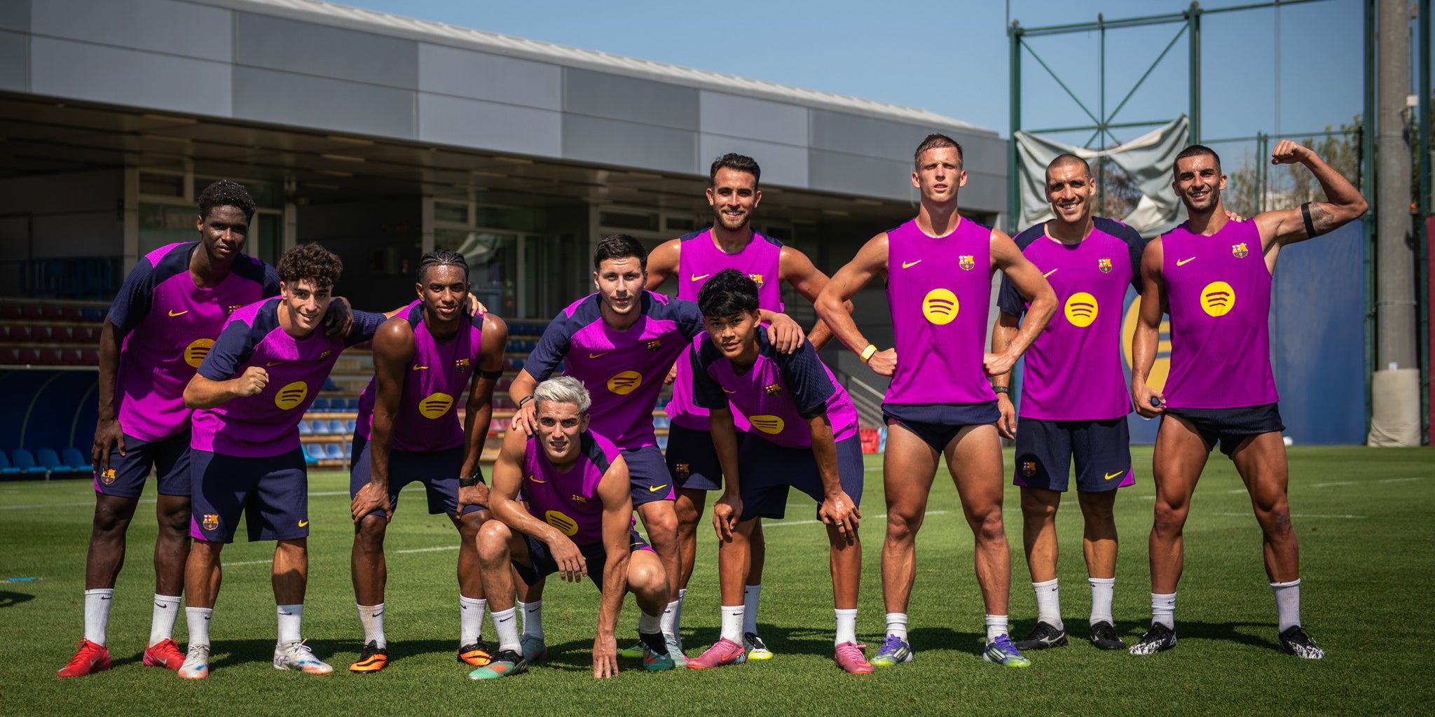 Un grupo de jugadores del Barça entrenando en la Ciutat Esportiva Joan Gamper | FC Barcelona