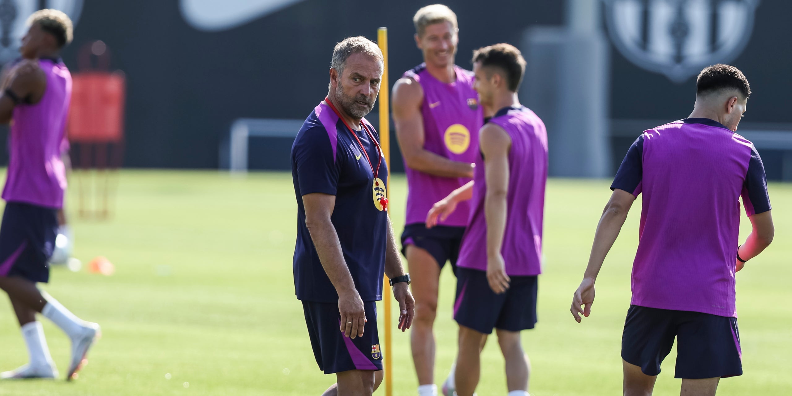 Hansi Flick, durante un entrenamiento del Barça | Europa Press
