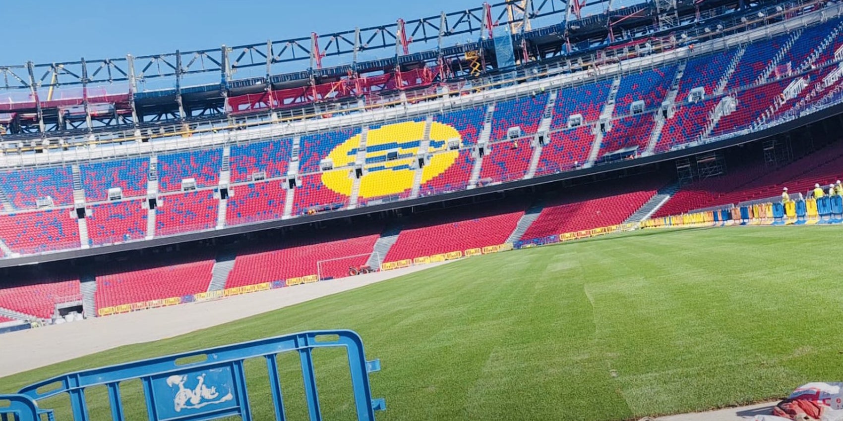 La nova i definitiva gespa de l'Spotify Camp Nou | X