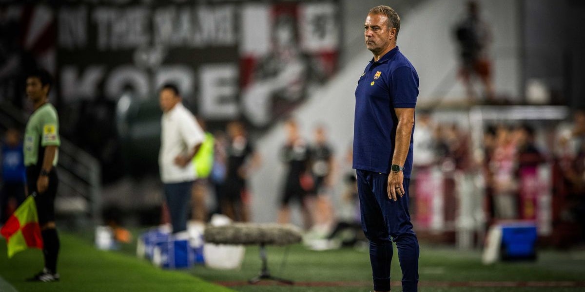 Hansi Flick, donant indicacions durant el partit contra el Vissel Kobe | Futbol Club Barcelona