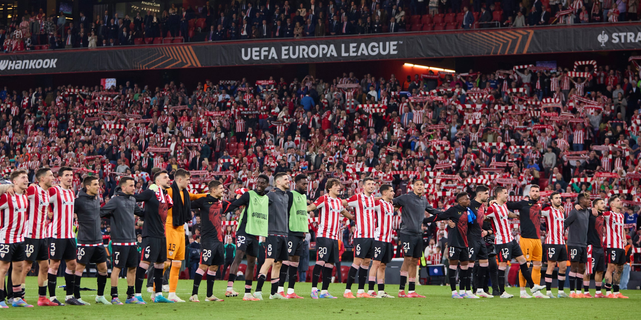 Los jugadores del Athletic, durante un partido de Europa League en San Mamés la temporada pasada | Europa Press