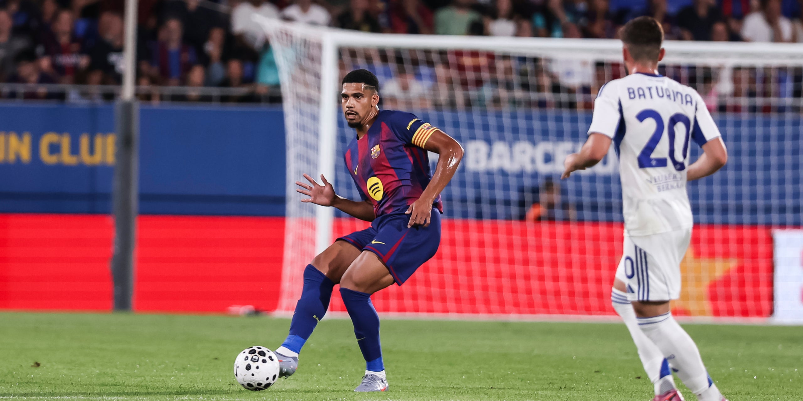 Ronald Araujo, con el brazalete de capitán del Barça en el Trofeo Joan Gamper 2025 | Europa Press