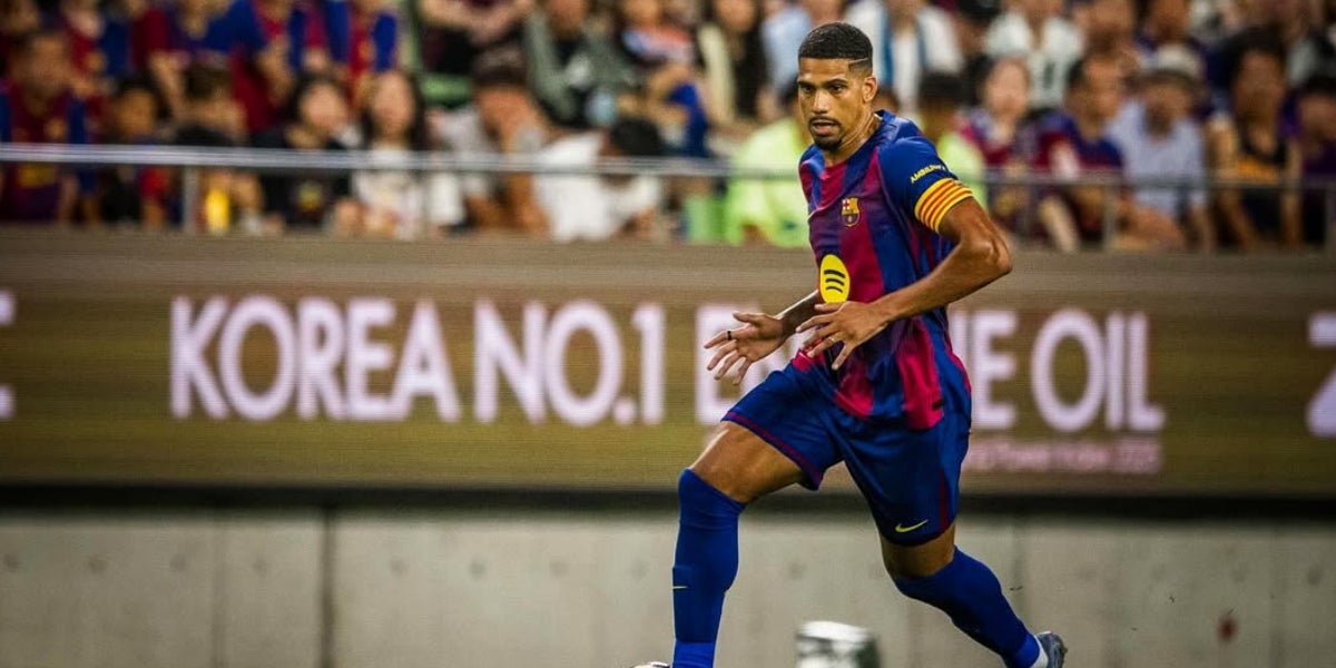 Ronald Araujo, durante un partido de la gira asiática del Barça | @ronaldaraujo_4