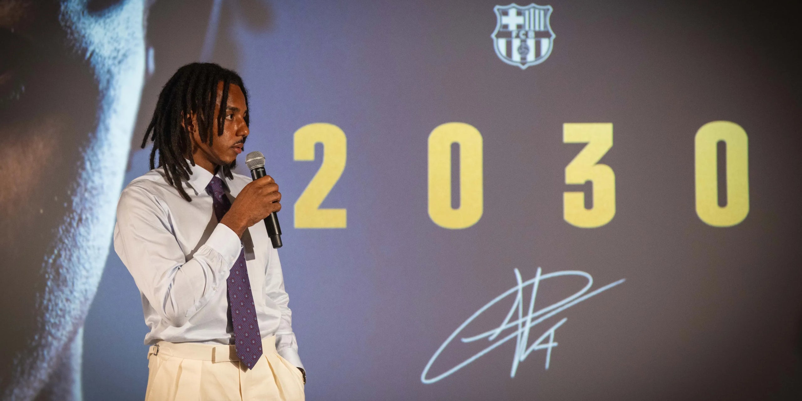 Jules Kounde, durant el seu acte de renovació | FC Barcelona
