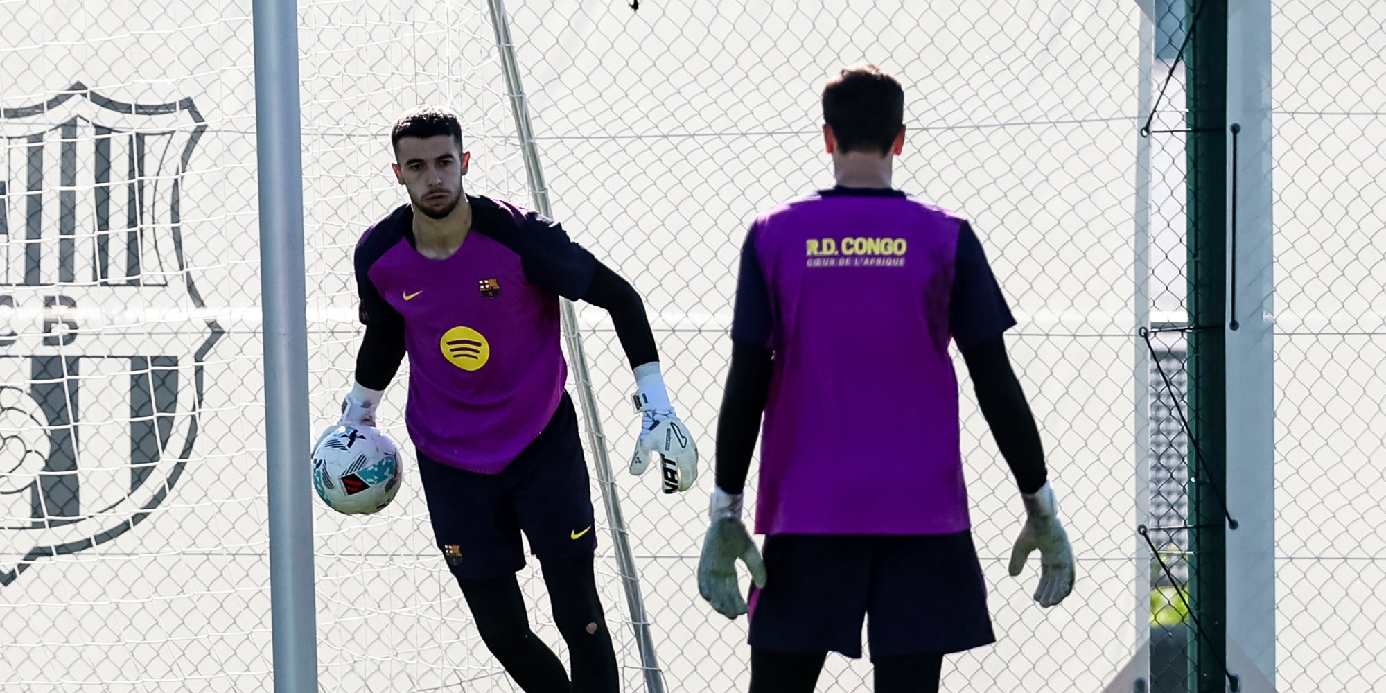 Joan Garcia i Wojciech Szczesny, durant un entrenament amb el Barça | Europa Press