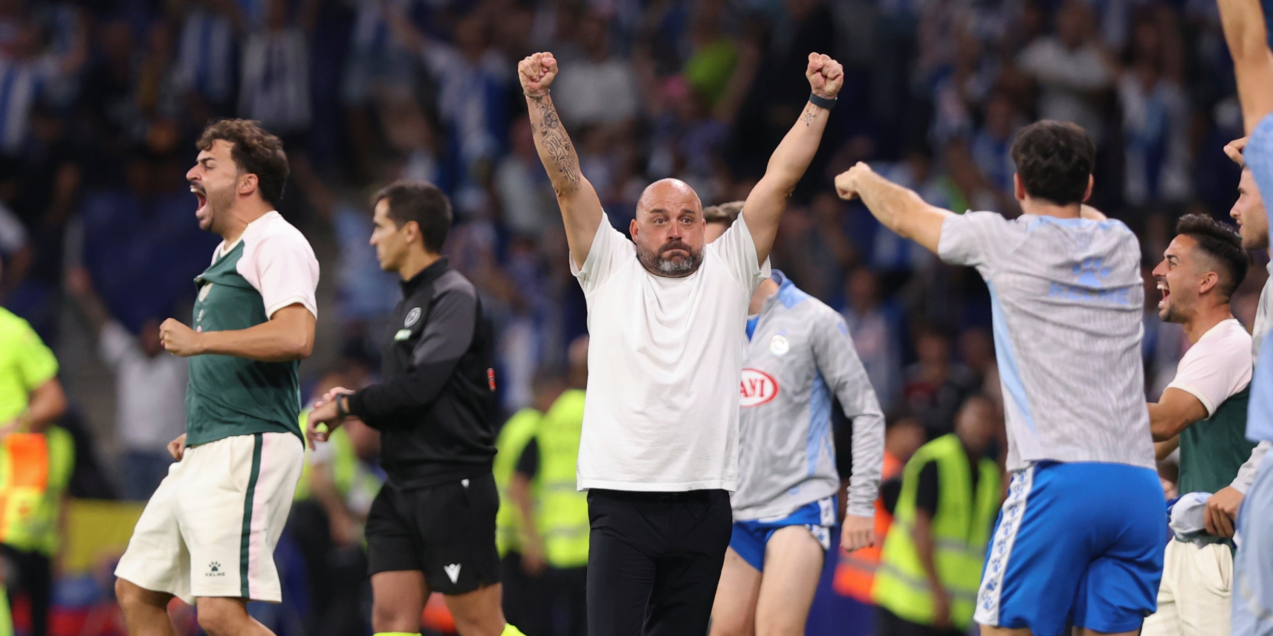 Manolo González, entrenador de l'Espanyol, celebrant un gol durant un partit | Europa Press