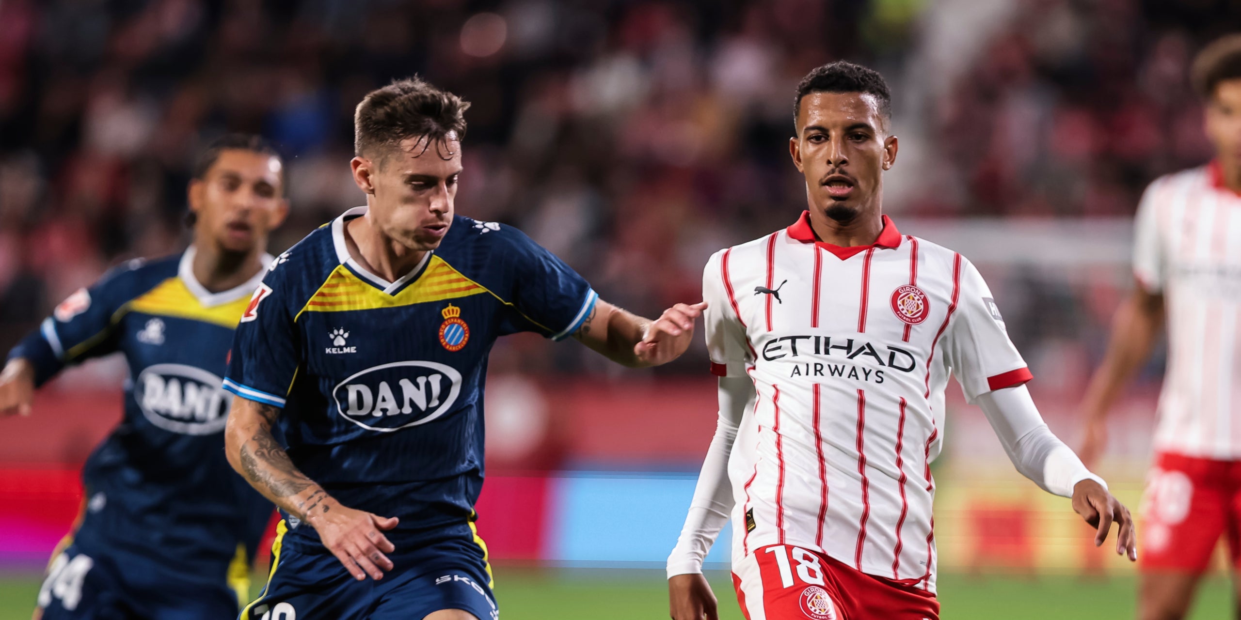 Pol Lozano i Azzedine Ounahi, durant el Girona-Espanyol de Lliga | Europa Press