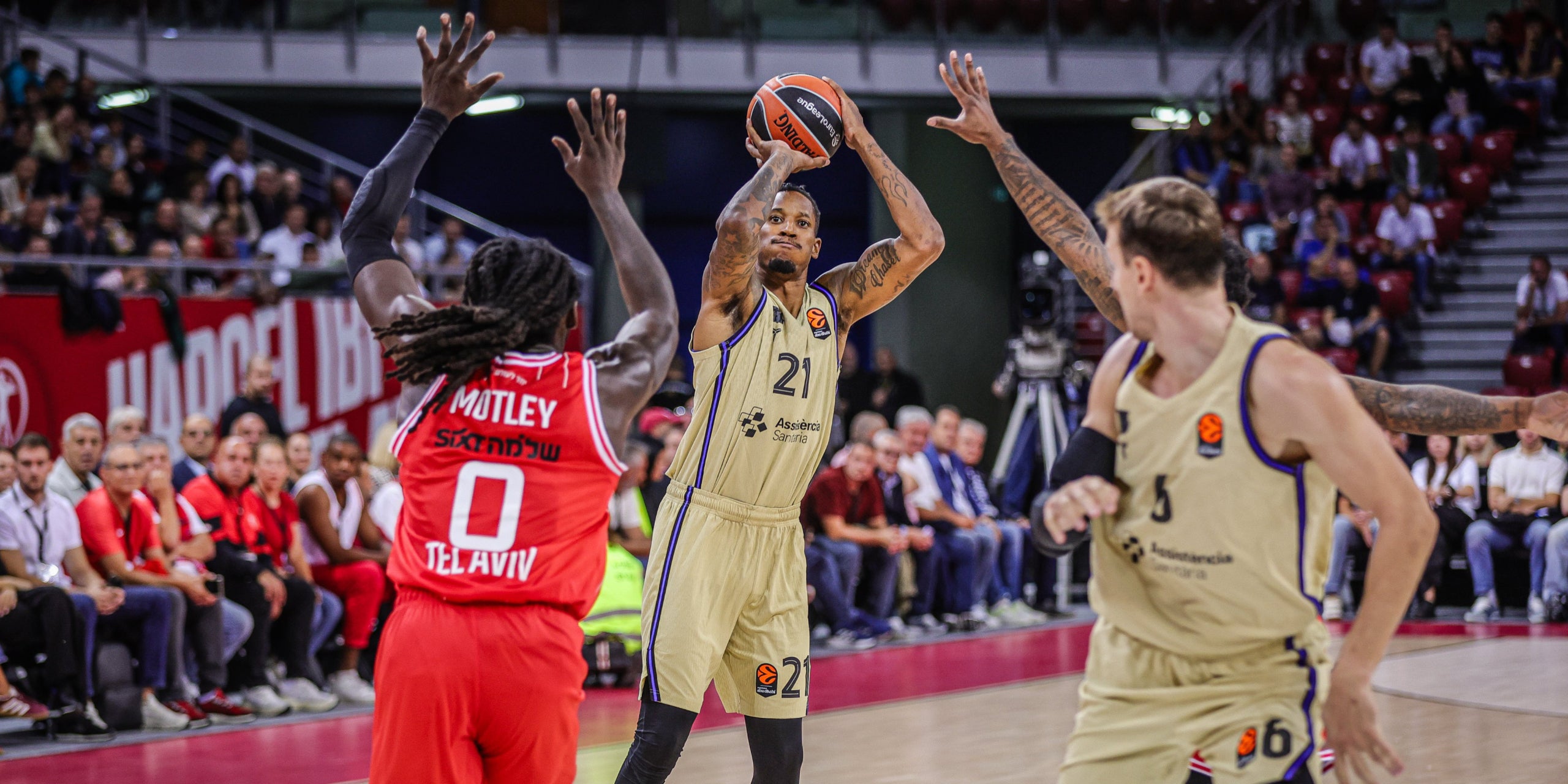 Will Clyburn i Jan Vesely, durant l'Hapoel Tel-Aviv-Barça d'Eurolliga | FC Barcelona