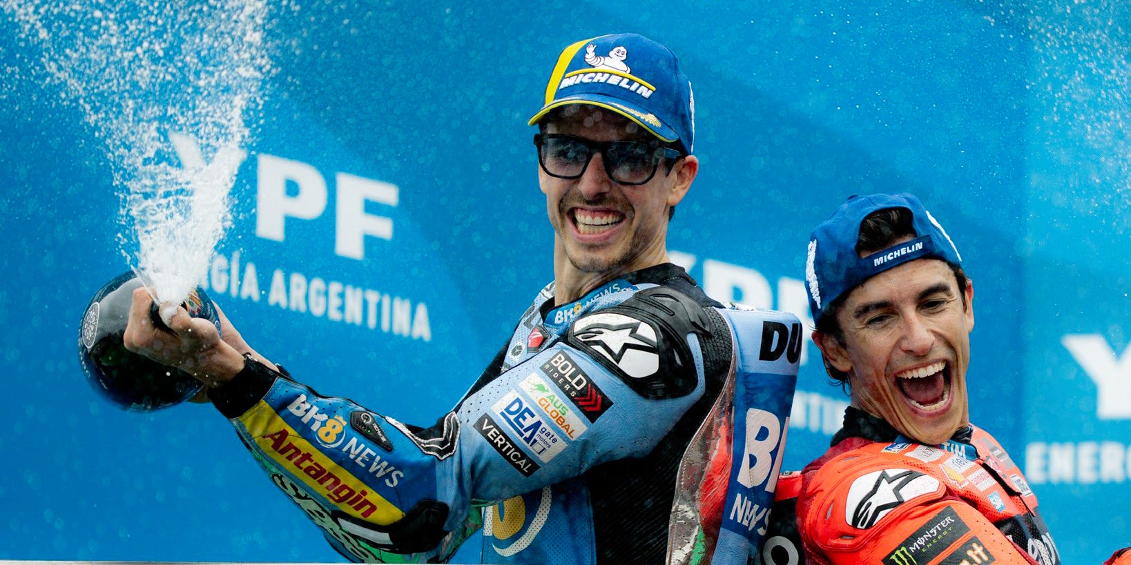 Àlex Márquez y Marc Márquez, celebrando un podio de ambos en MotoGP | X Àlex Márquez