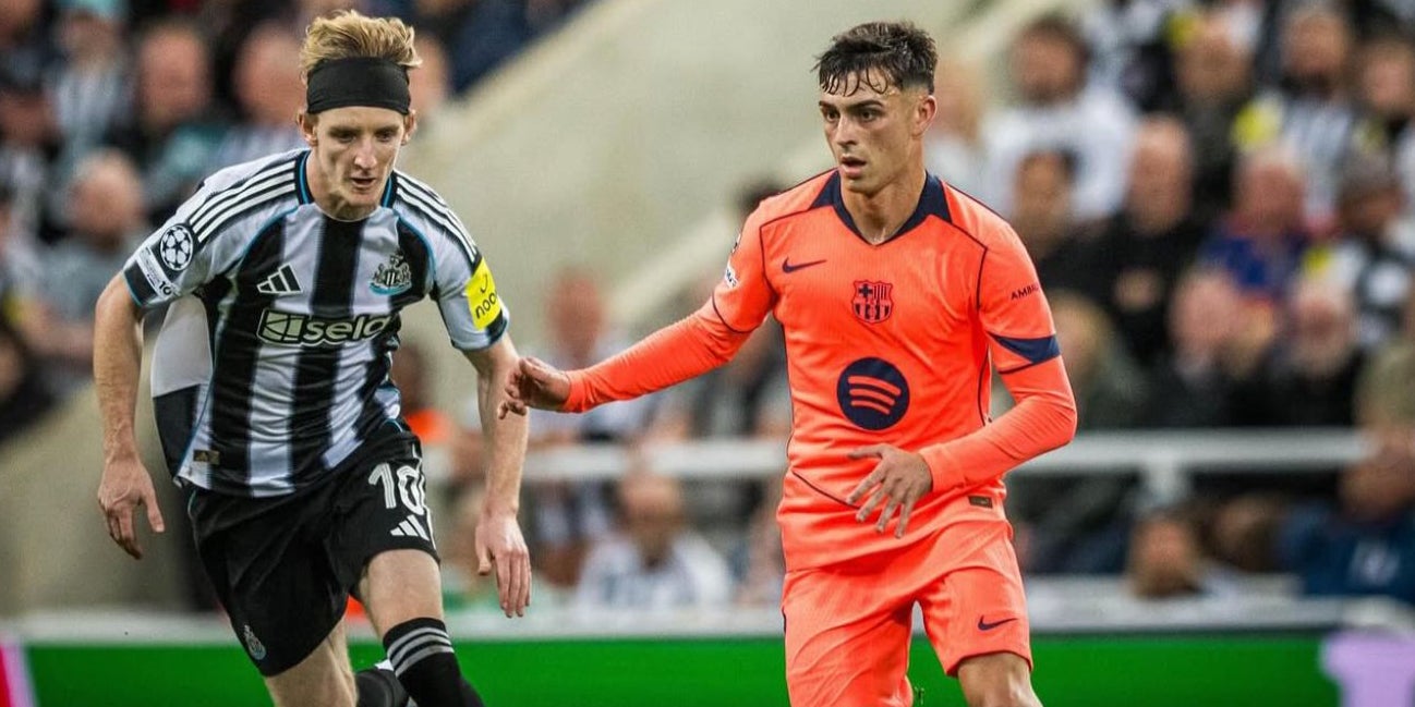 Pedri durant el debut a Champions davant el Newcastle