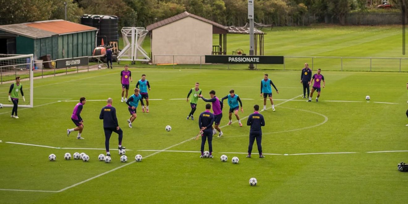 La plantilla del Barça entrenando tras la victoria ante el Newcastle