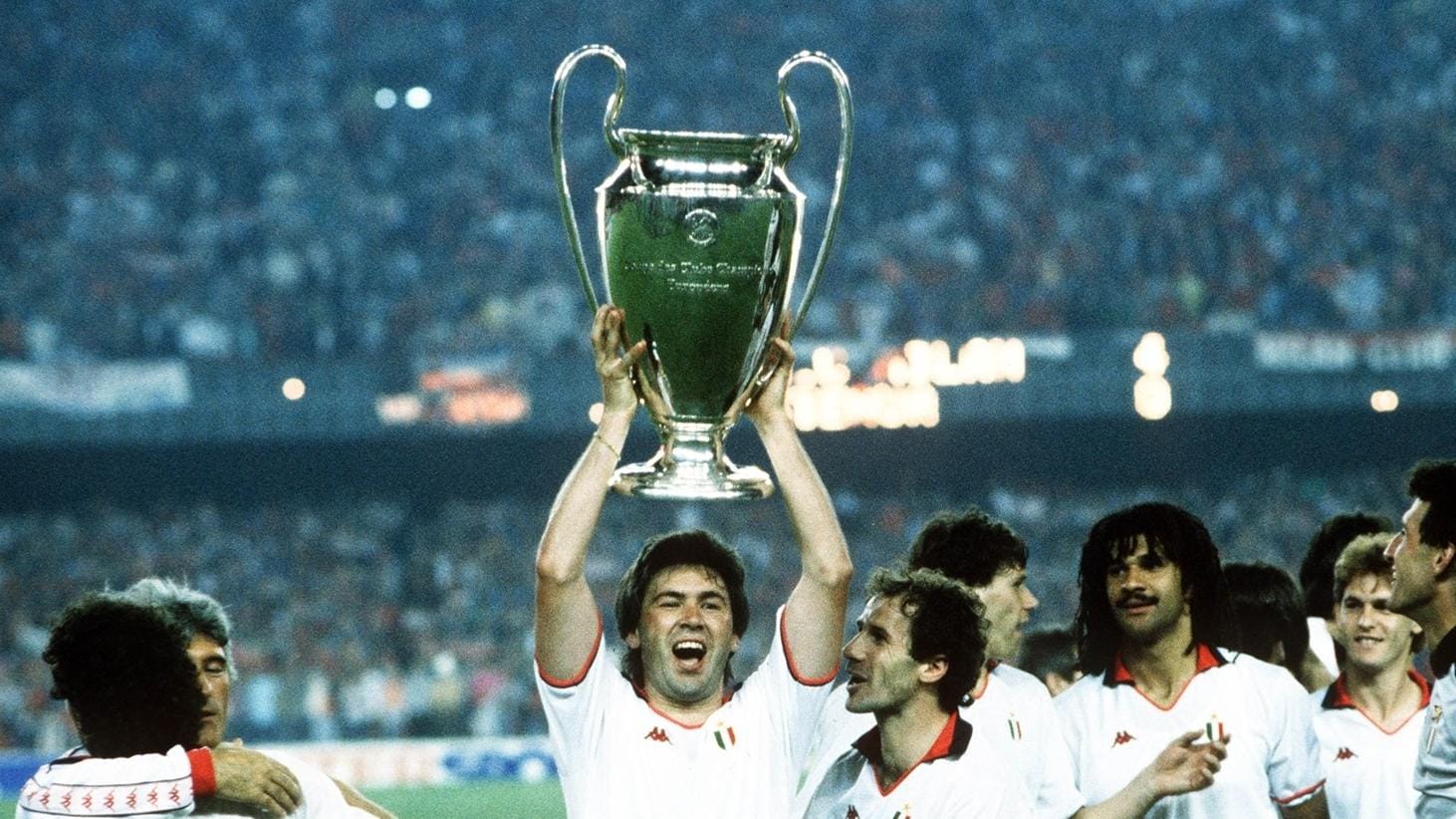 Carlo Ancelotti, amb el trofeu de la Champions de 1989 | UEFA