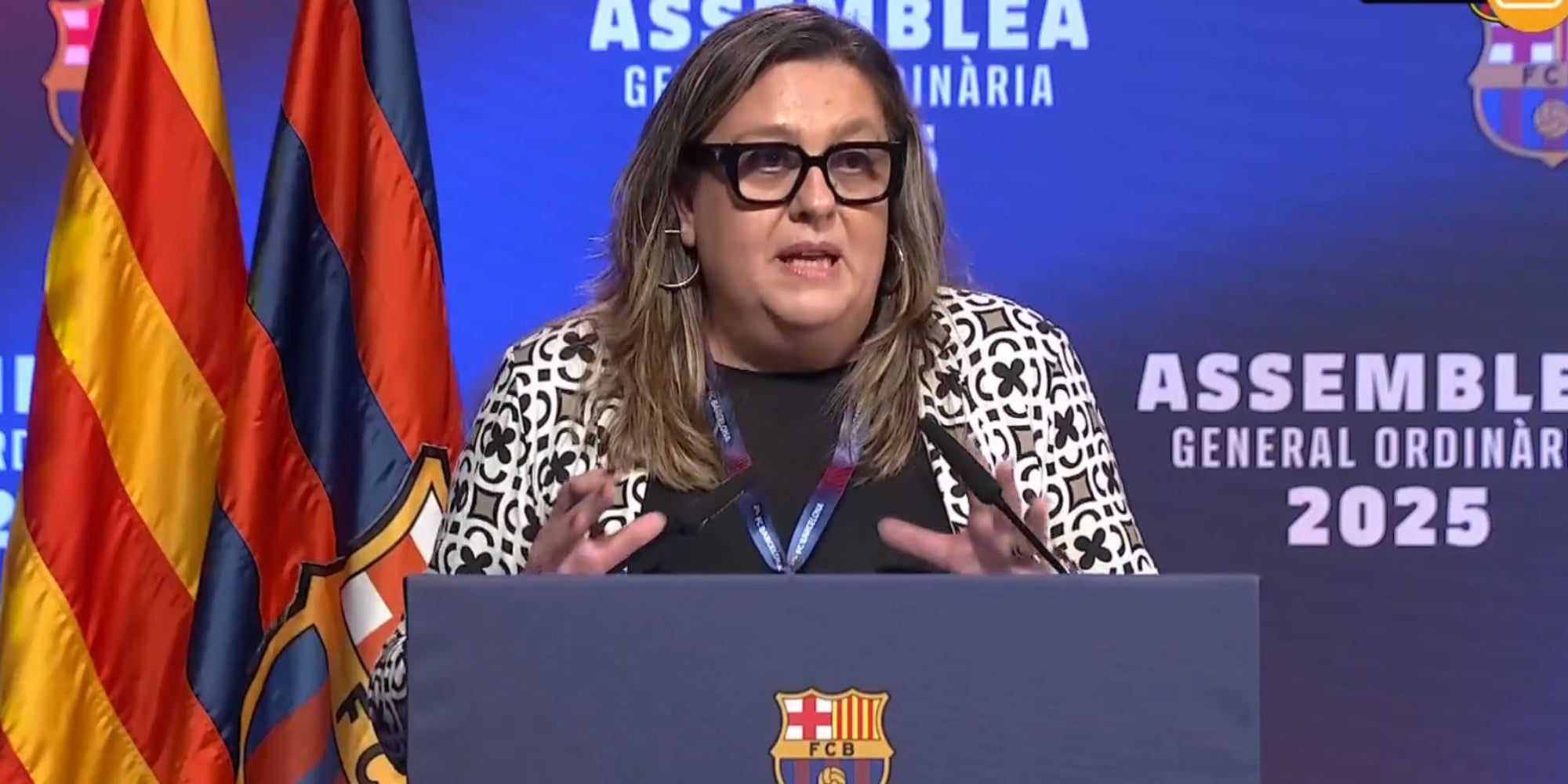 La vicepresidenta del Barça, Elena Fort, explicant els detalls de la nova Grada d'Animació | FCBarcelona