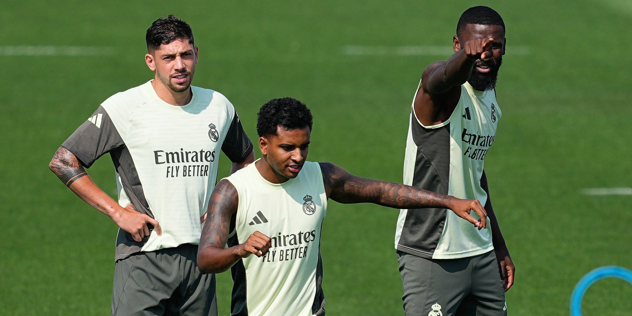 Rodrygo Goes, en el centro de la imagen, durante un entrenamiento del Madrid | Europa Press