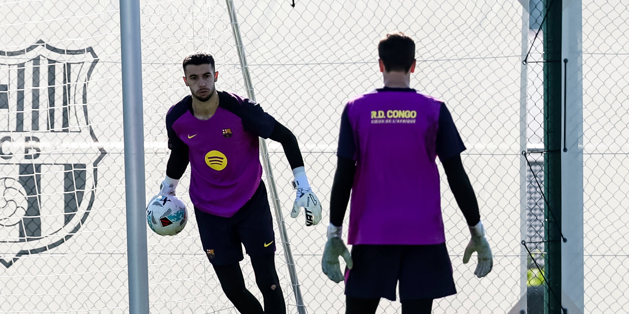 Joan Garcia i Wojciech Szczesny, durant un entrenament amb el Barça | Europa Press