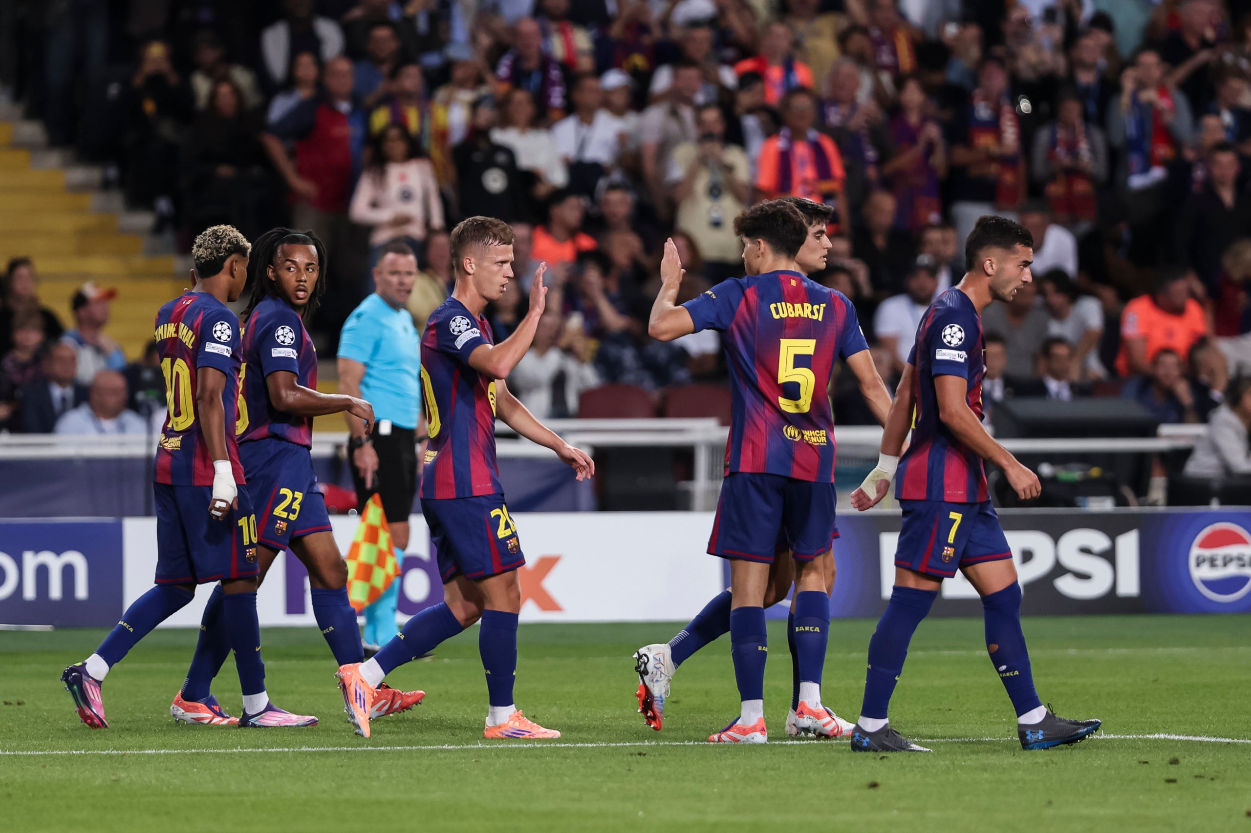 Els jugadors del Barça, celebrant el gol de Ferran Torres a la primera meitat | Europa Press
