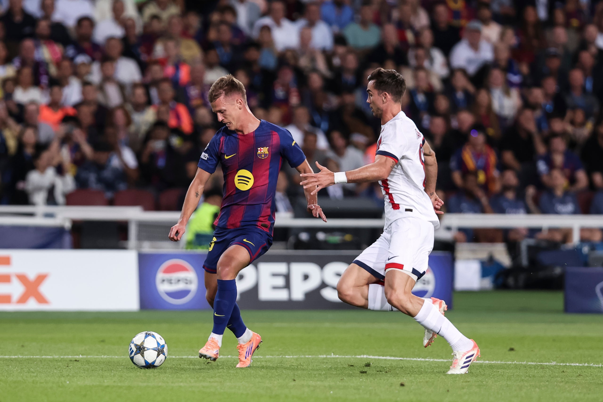 Dani Olmo, durant el Barça-PSG | Europa Press