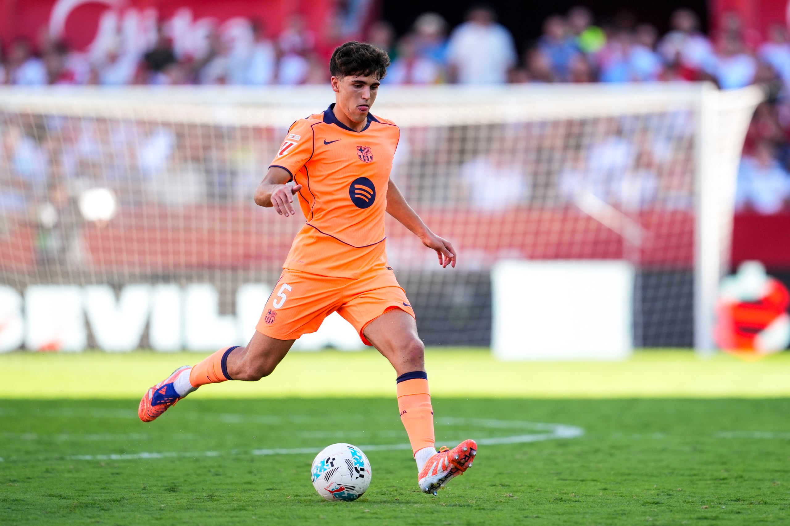 Pau Cubarsí, durant el partit contra el Sevilla | Europa Press