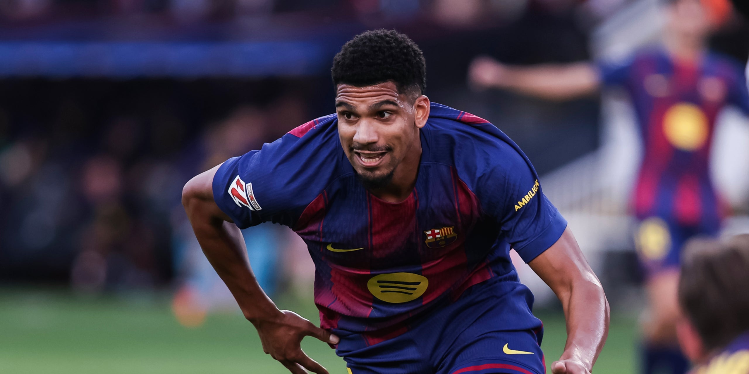 Ronald Araujo, durant un partit amb el Barça | Europa Press