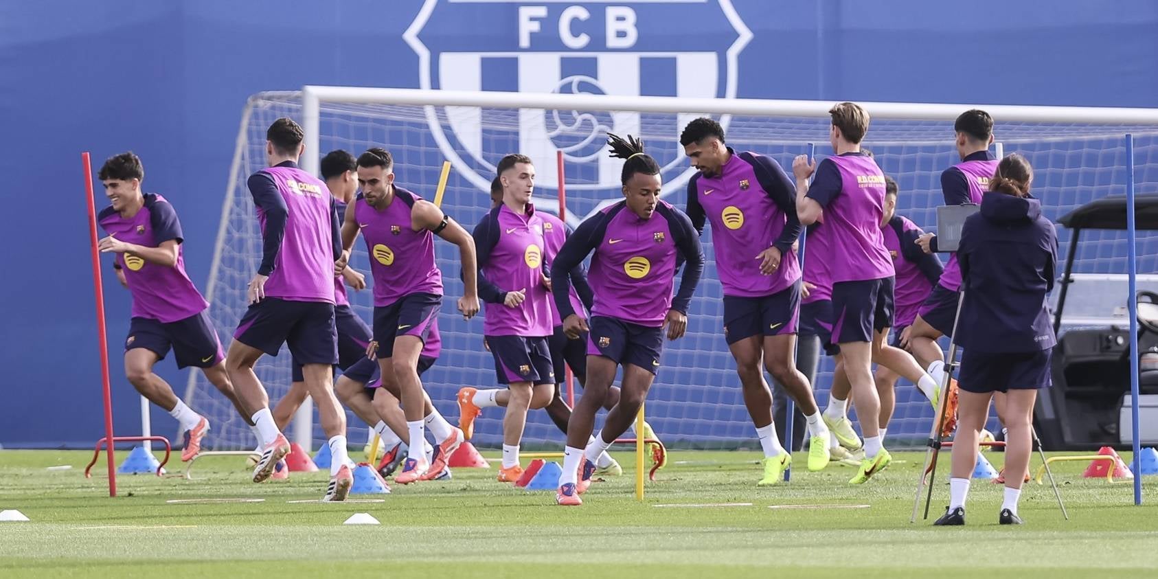 Los jugadores del Barça durante el entrenamiento previo al Madrid - Barça de Liga | Europa Press