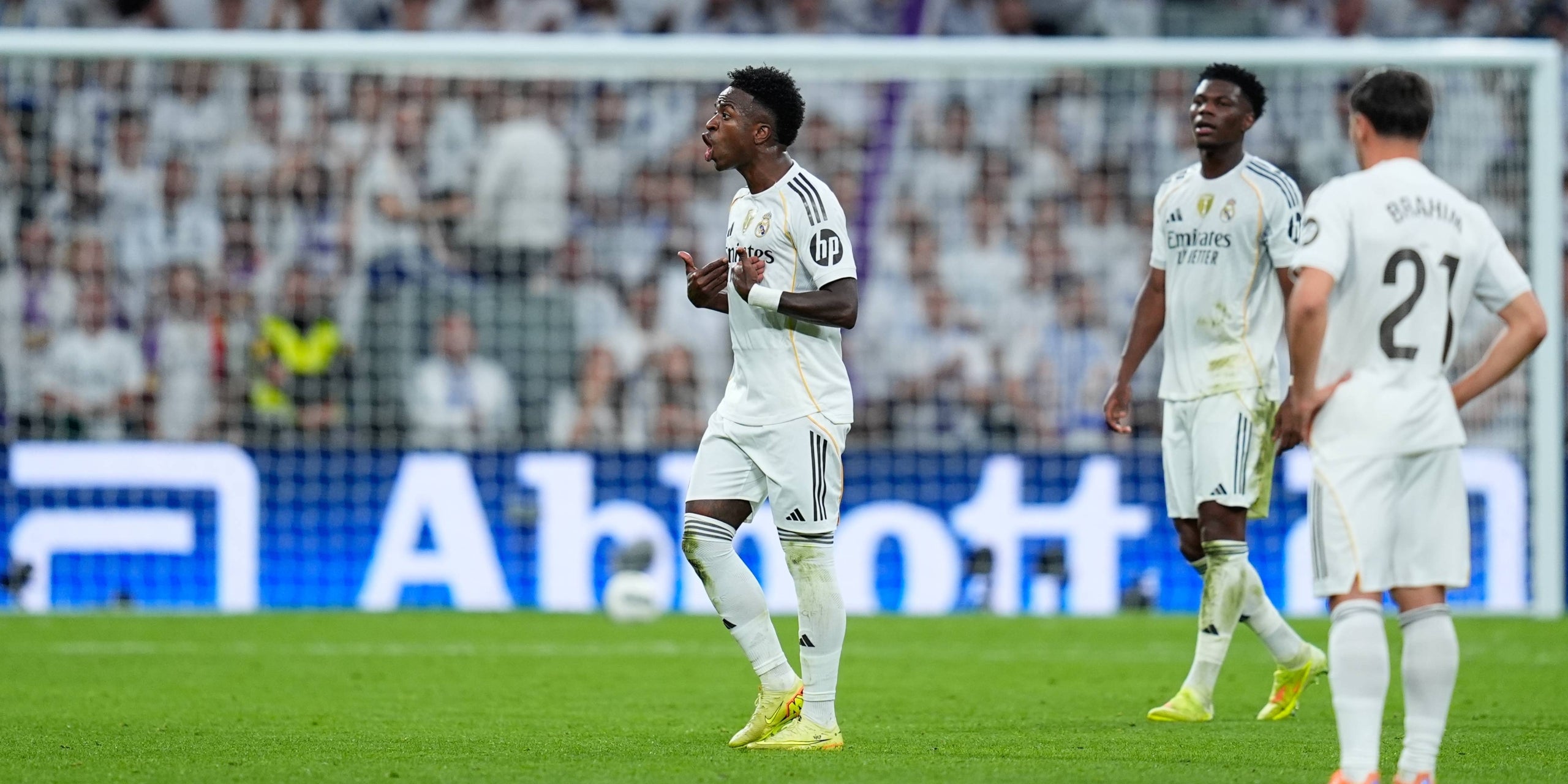 Vinicius Jr., després de ser substituït durant el clàssic | Europa Press