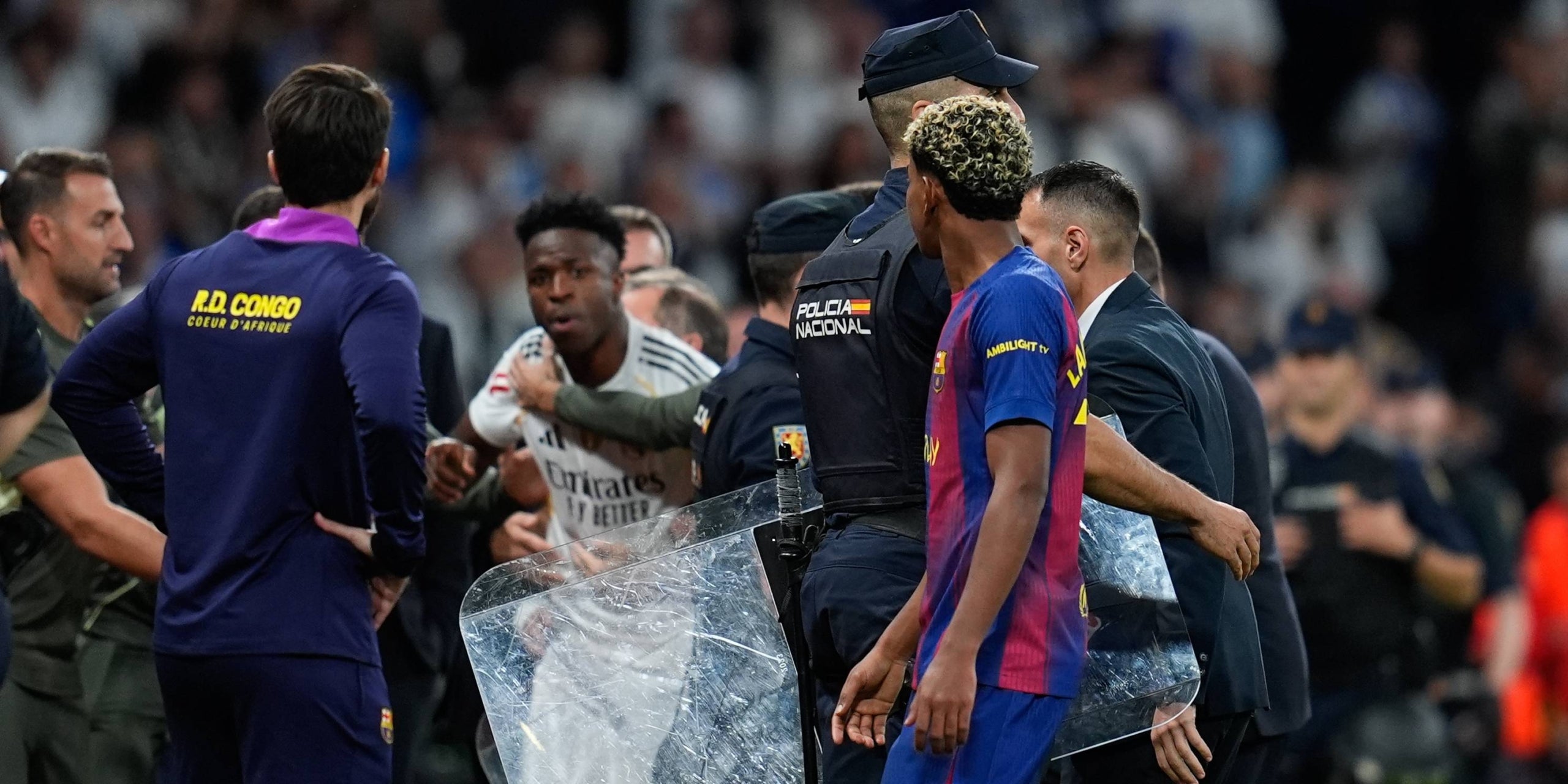 Vinicius i Lamine Yamal després del Madrid-Barça de Lliga | Europa Press