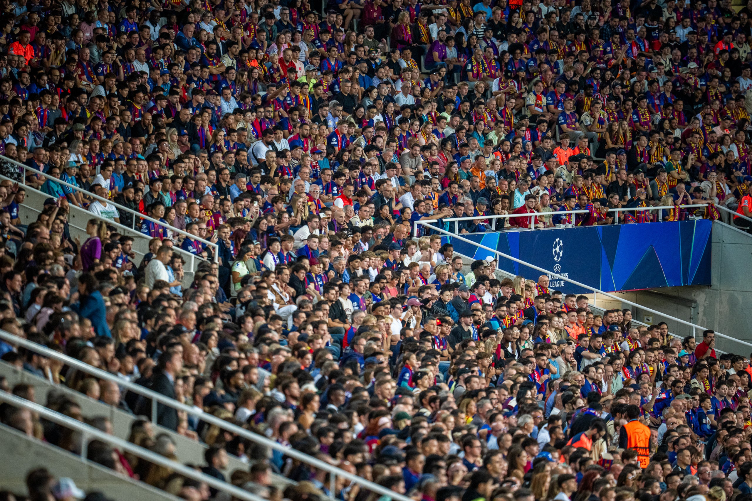 La graderia de l'Estadi Olímpic Lluís Companys, durant el Barça-PSG | FC Barcelona