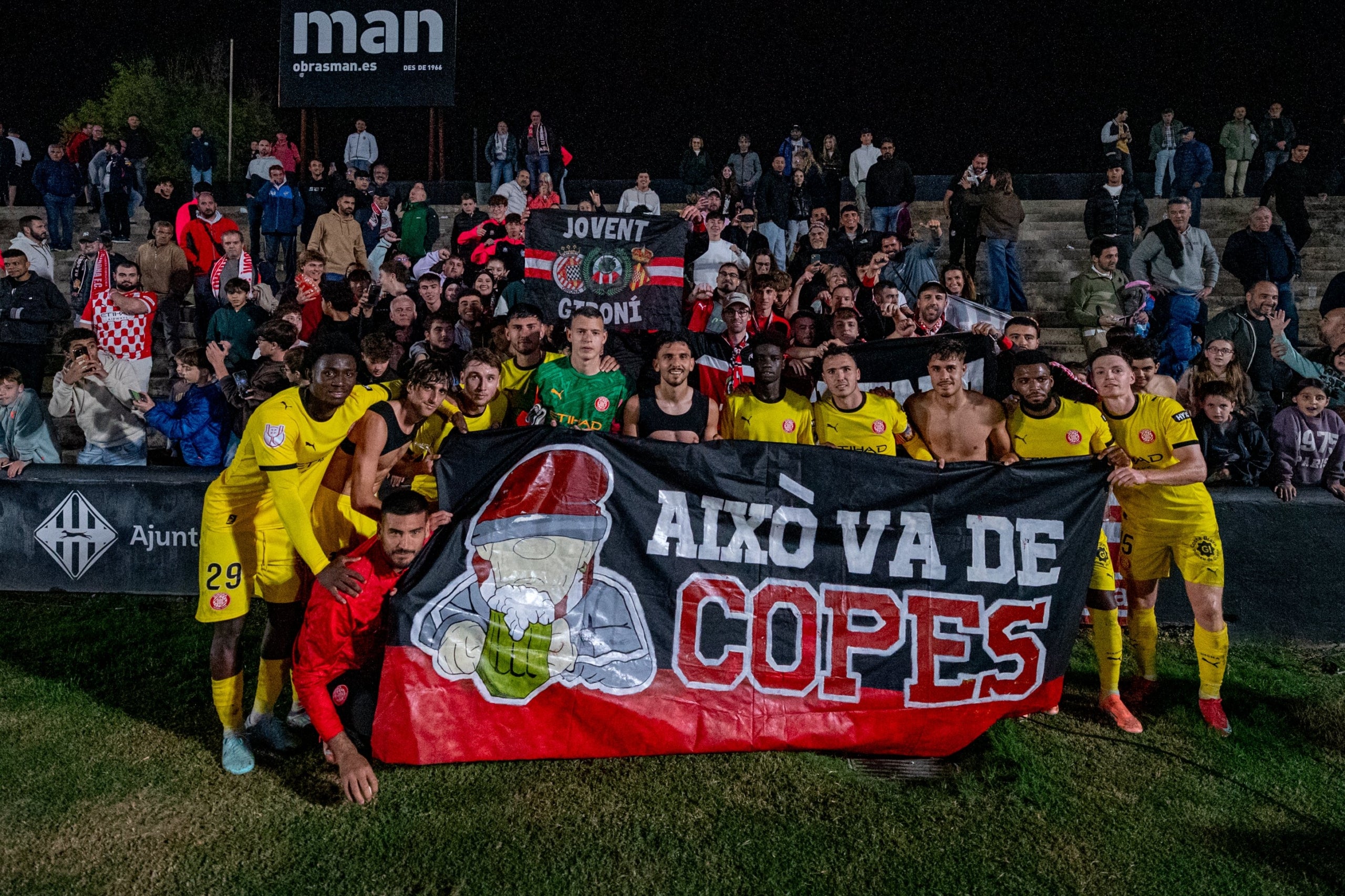 Els jugadors del Girona, amb els aficionats desplaçats a Inca | Girona FC