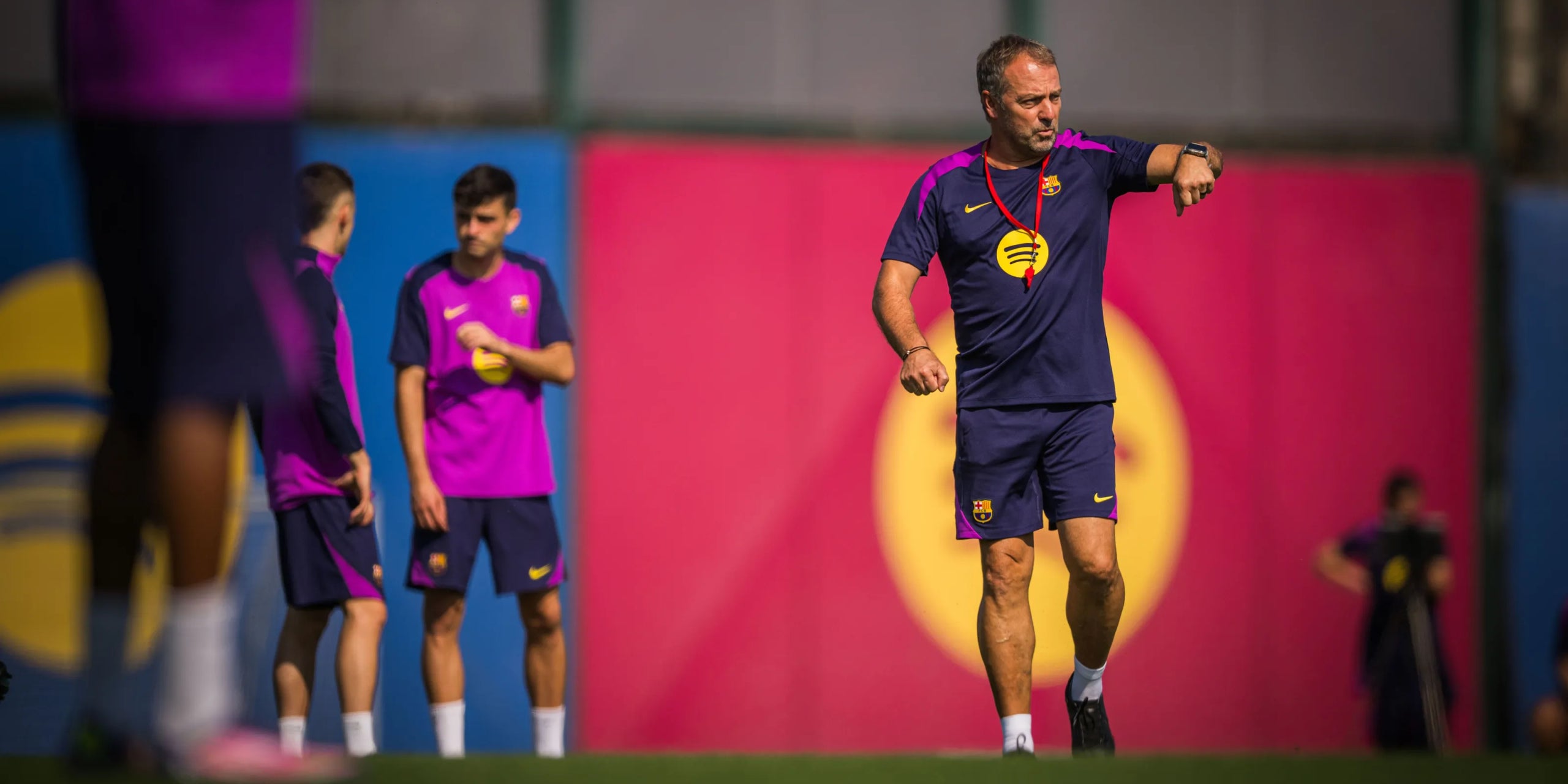 Hansi Flick, durante un entrenamiento del Barça | FC Barcelona