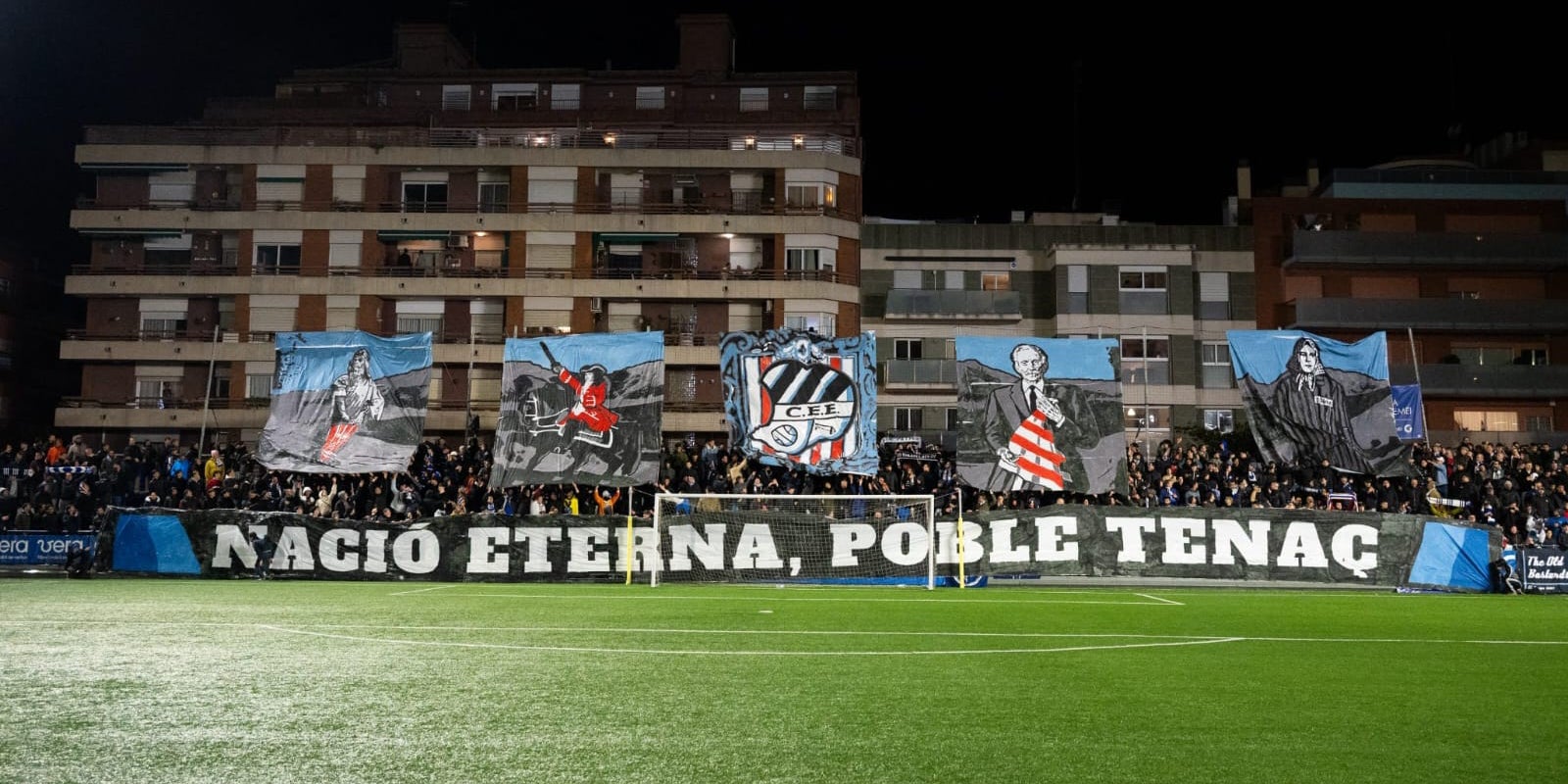 'Tifo' dels Eskapulats al Nou Sardenya per l'Europa-Sabadell | Eskapulats