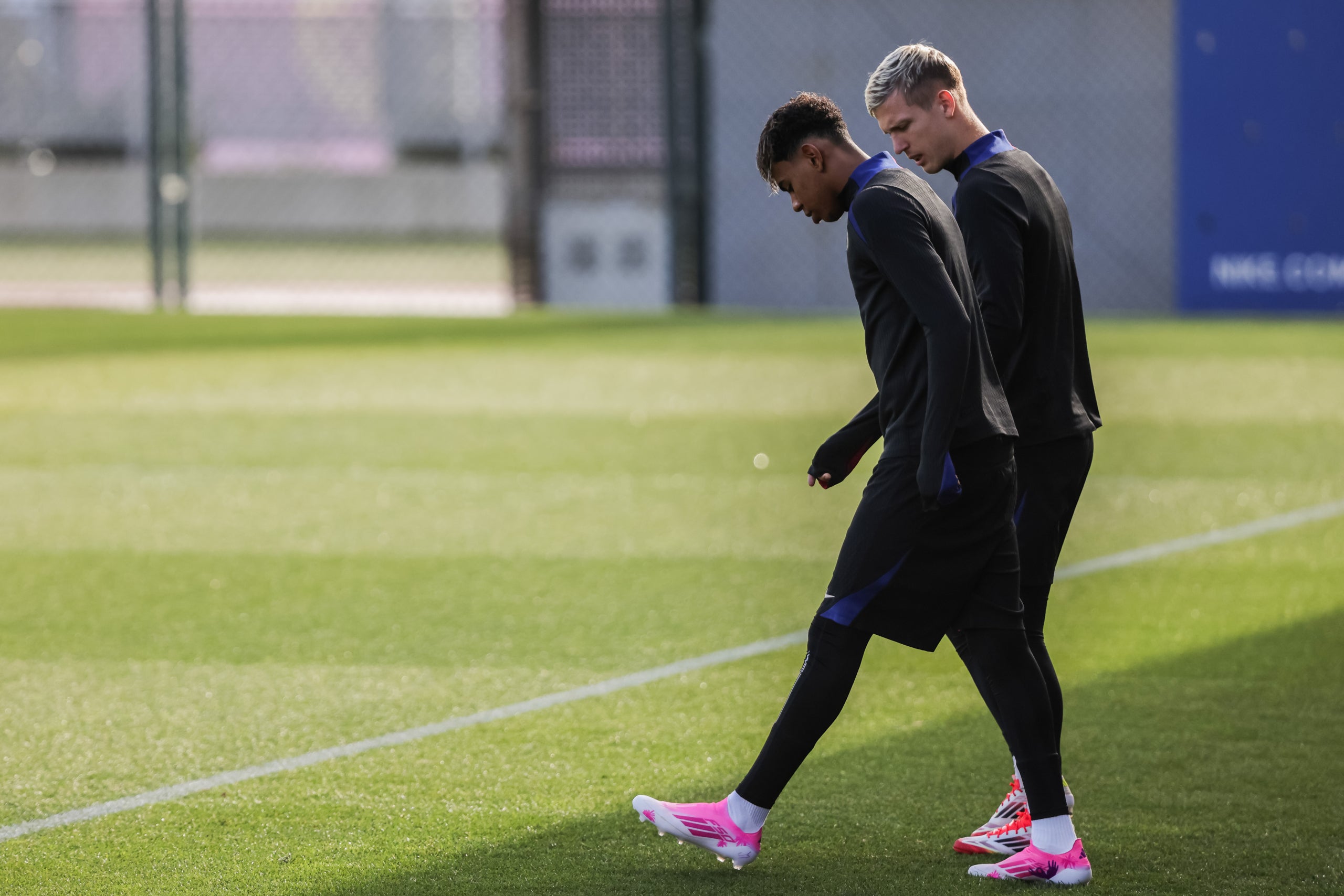 Dani Olmo i Lamine Yamal, durant un entrenament amb el Barça | Europa Press