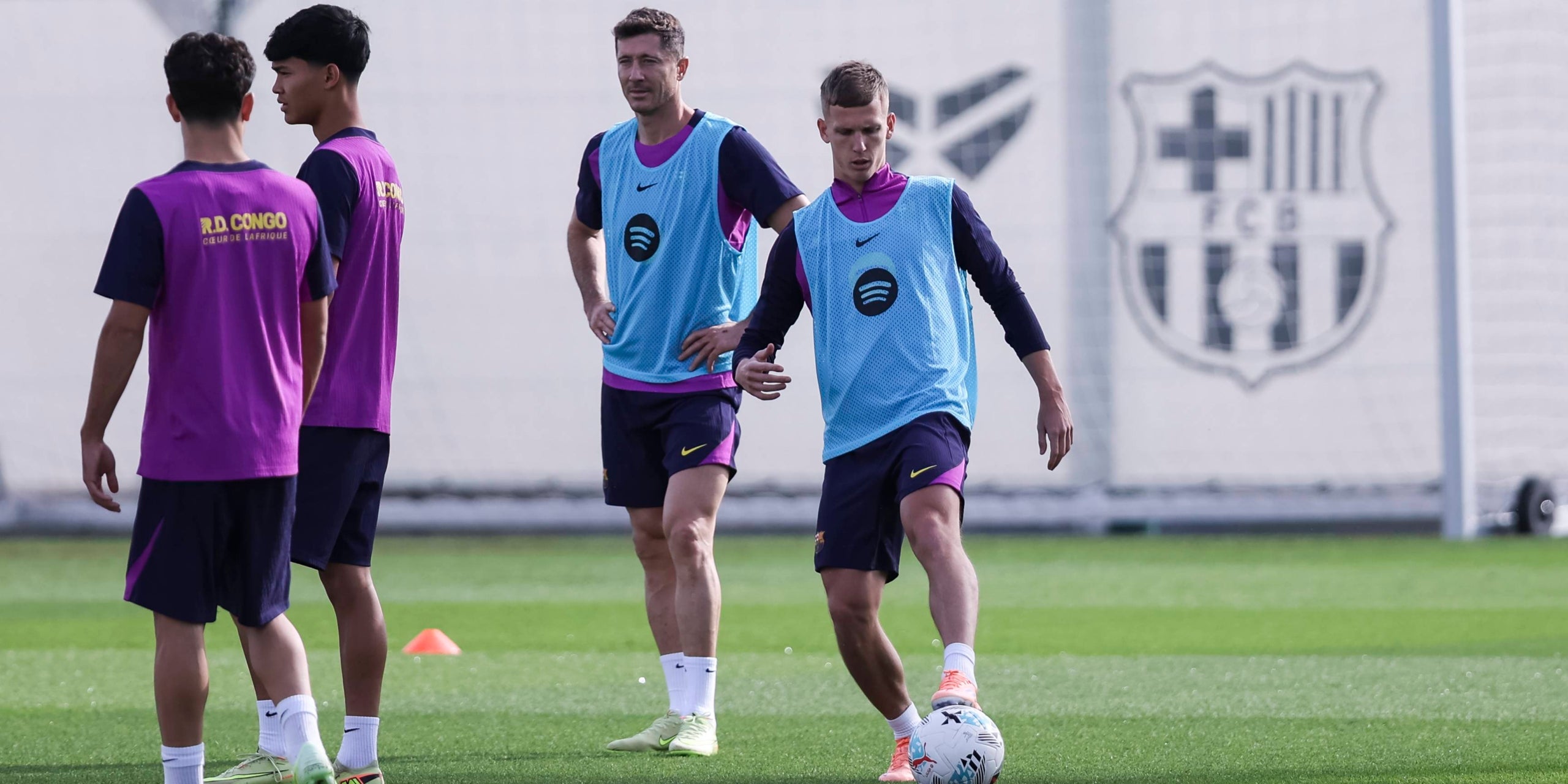 Dani Olmo i Robert Lewandowski durant l'entrenament previ al Barça-Elx | Europa Press