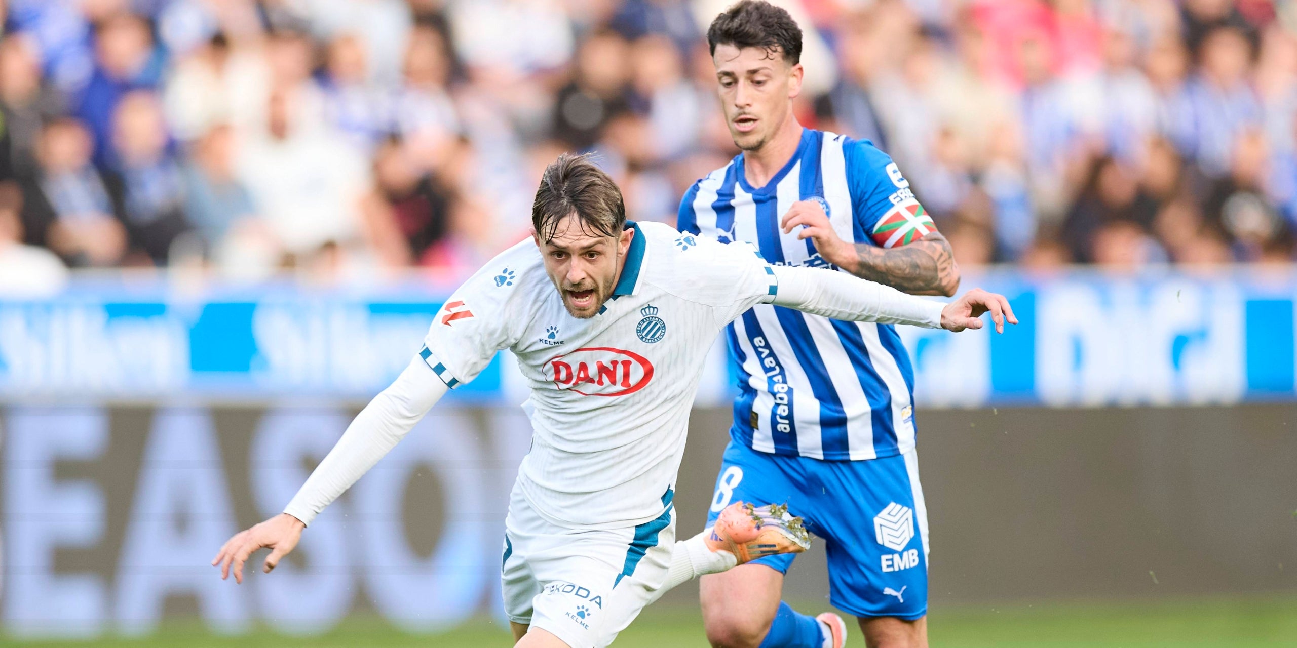 Jofre Carreras of RCD Espanyol competes for the ball with Antonio Blanco of Deportivo Alaves during the LaLiga EA Sports match between Deportivo Alaves and RCD Espanyol at Mendizorrotza on November 2, 2025, in Vitoria, Spain.
