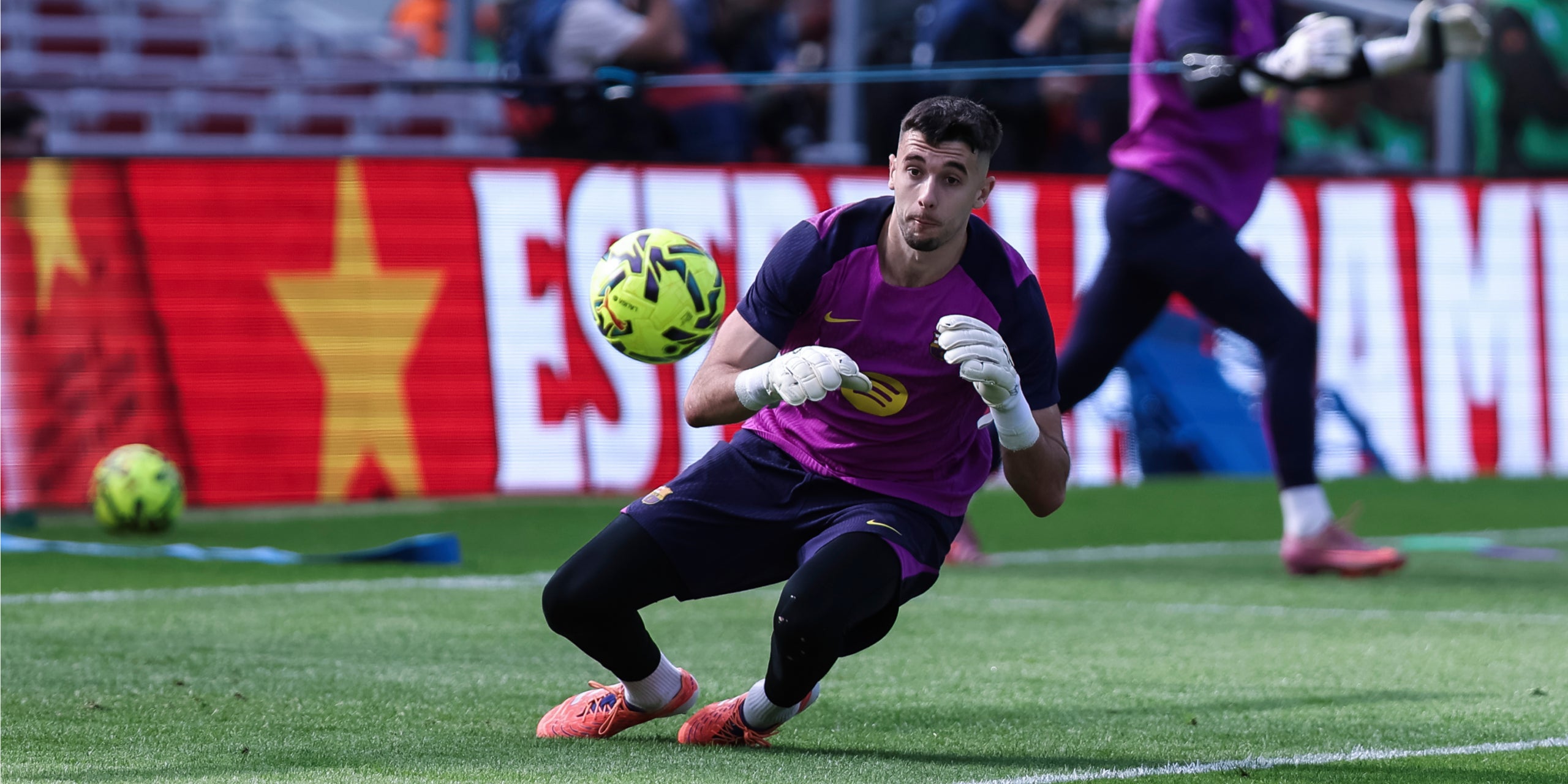 Joan Garcia, durant l'entrenament de portes obertes al Camp Nou | Europa Press