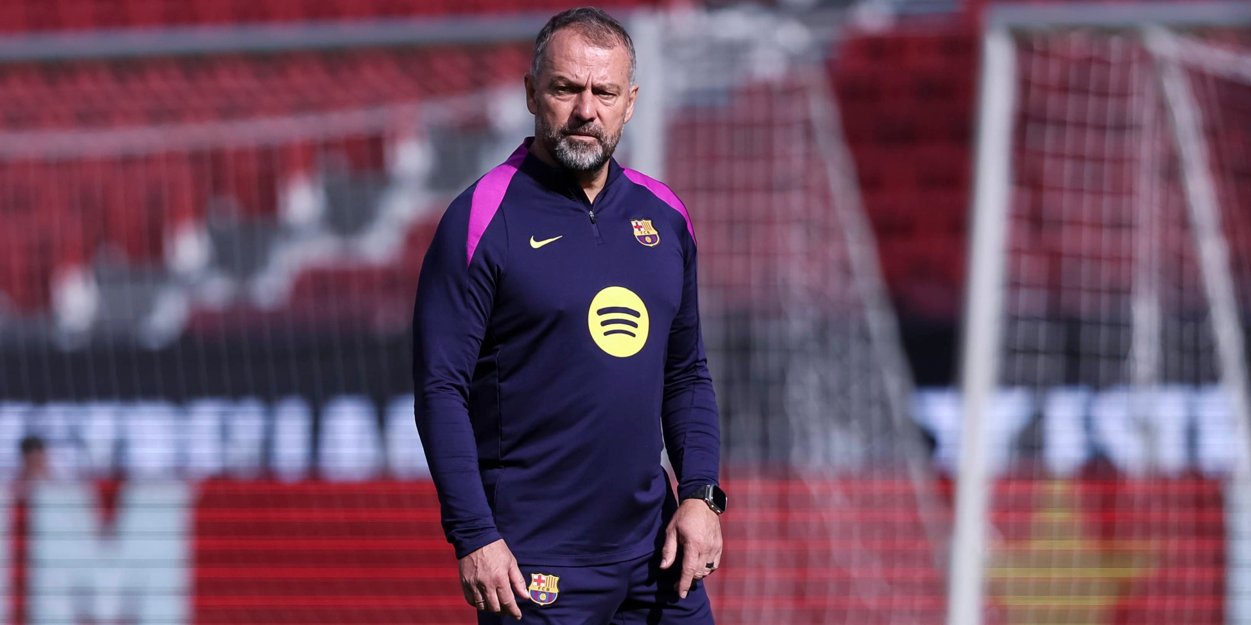 Hansi Flick durant l'entrenament del Barça a l'Spotify Camp Nou | Europa Press
