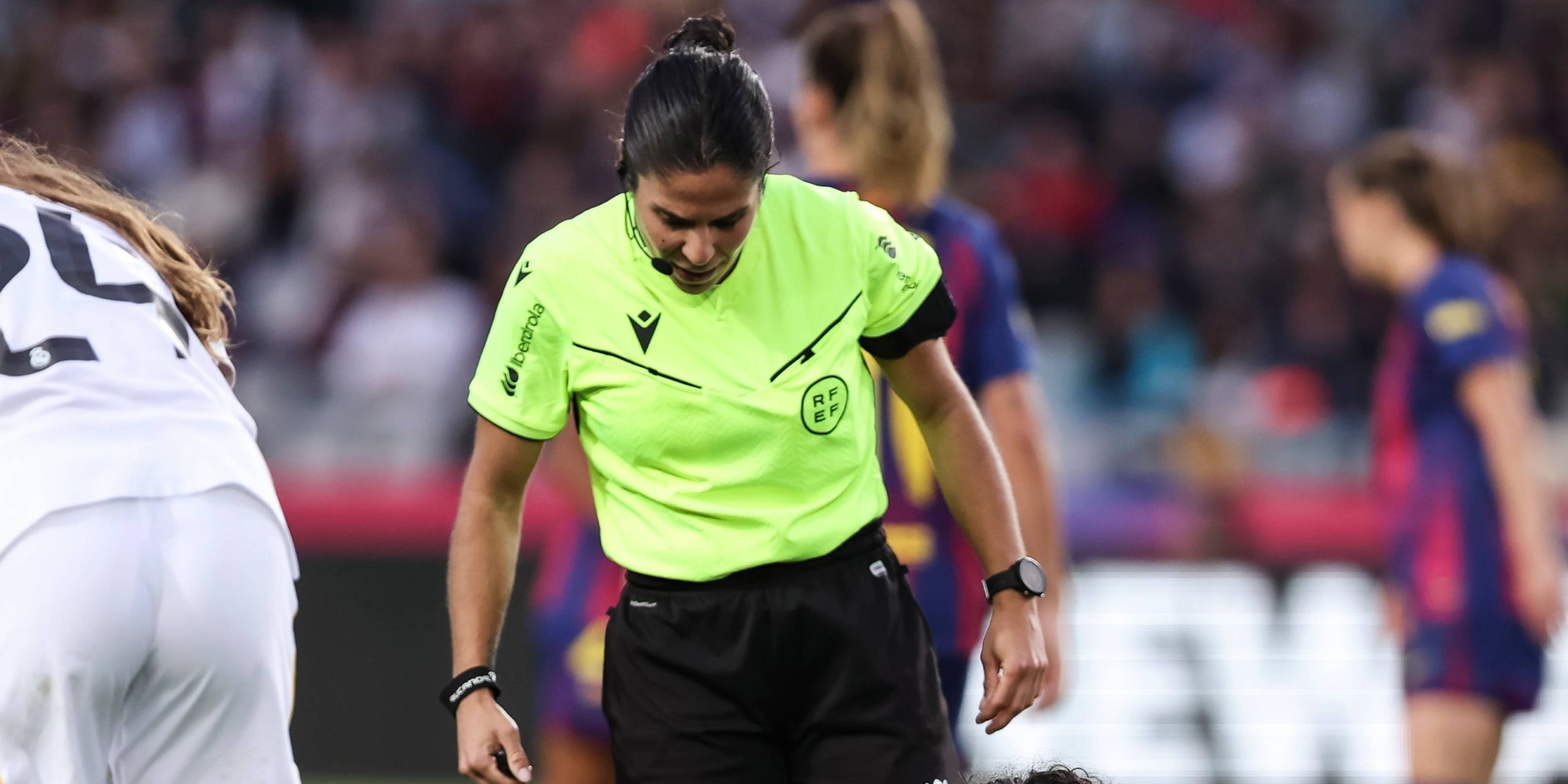 Paola Cebollada López, àrbitra del Barça-Madrid de Lliga | Europa Press